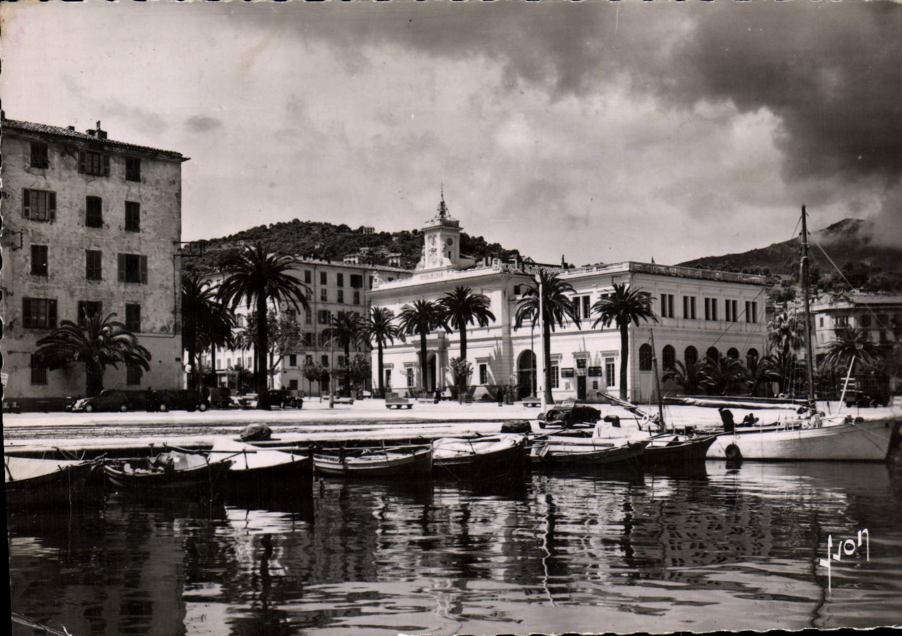 CPSM Ajaccio Un Coin Du Port Et I'Hotel De Ville