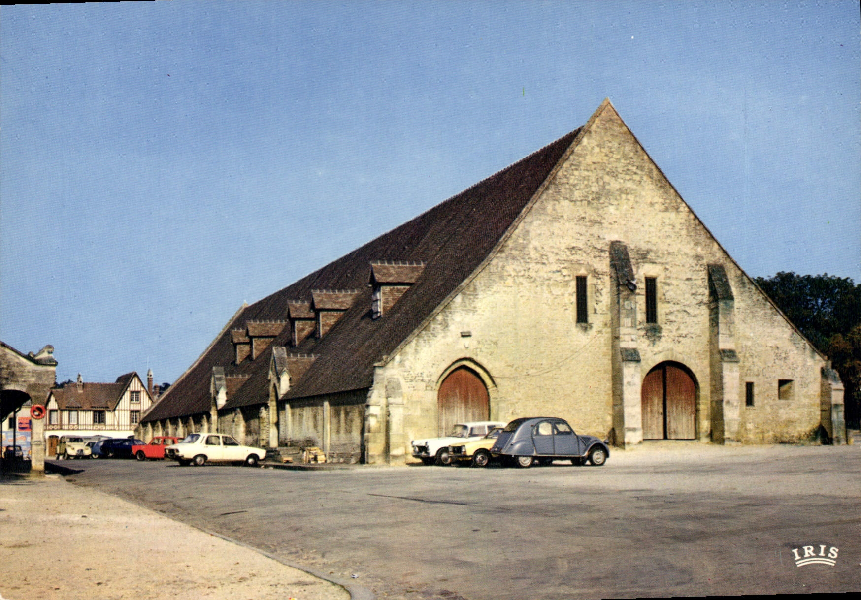 CPSM St Pierre Sur Dives les halles Citroën 2CV