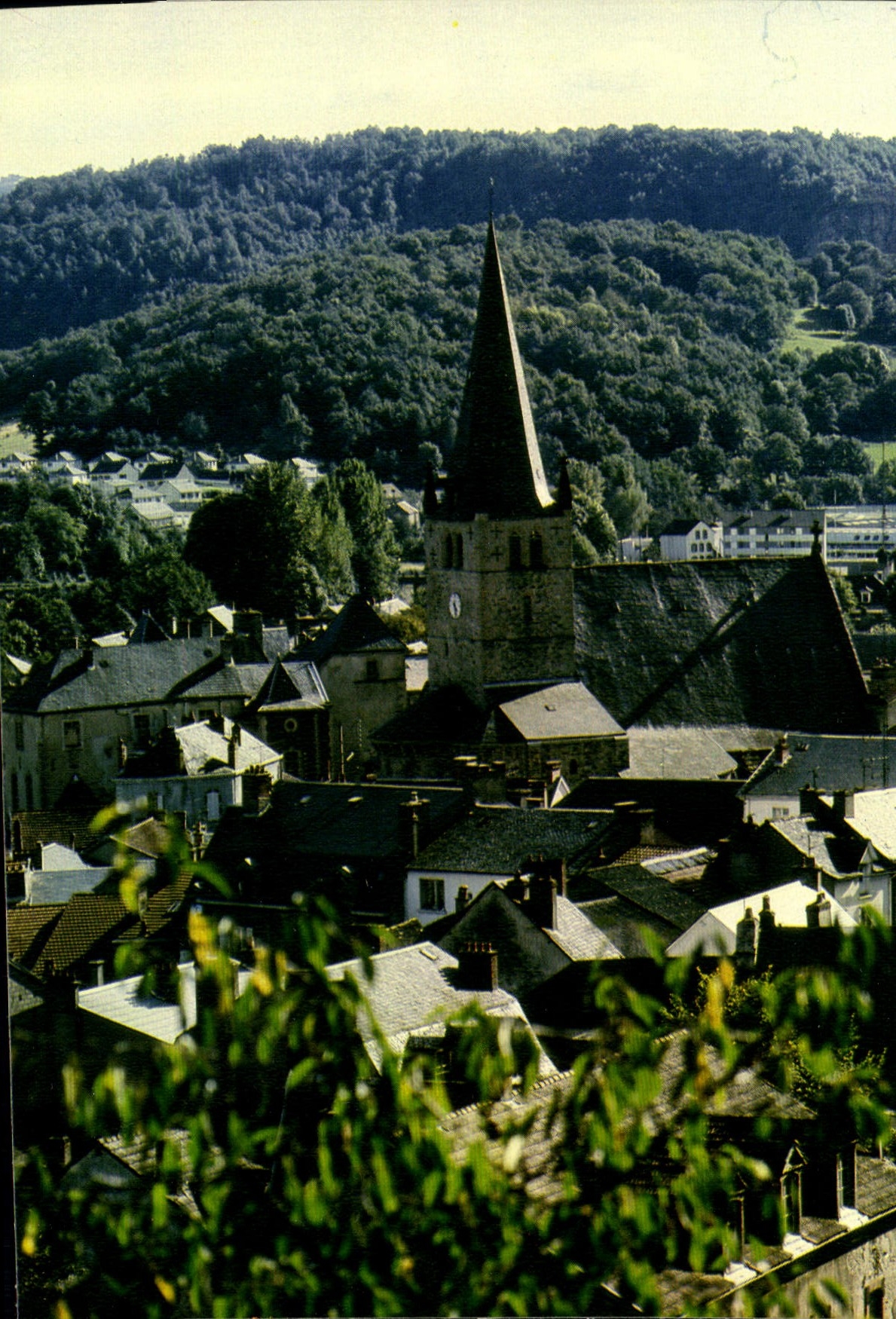 CPSM Bort Les Orgues Vue Partielle I'Eglise