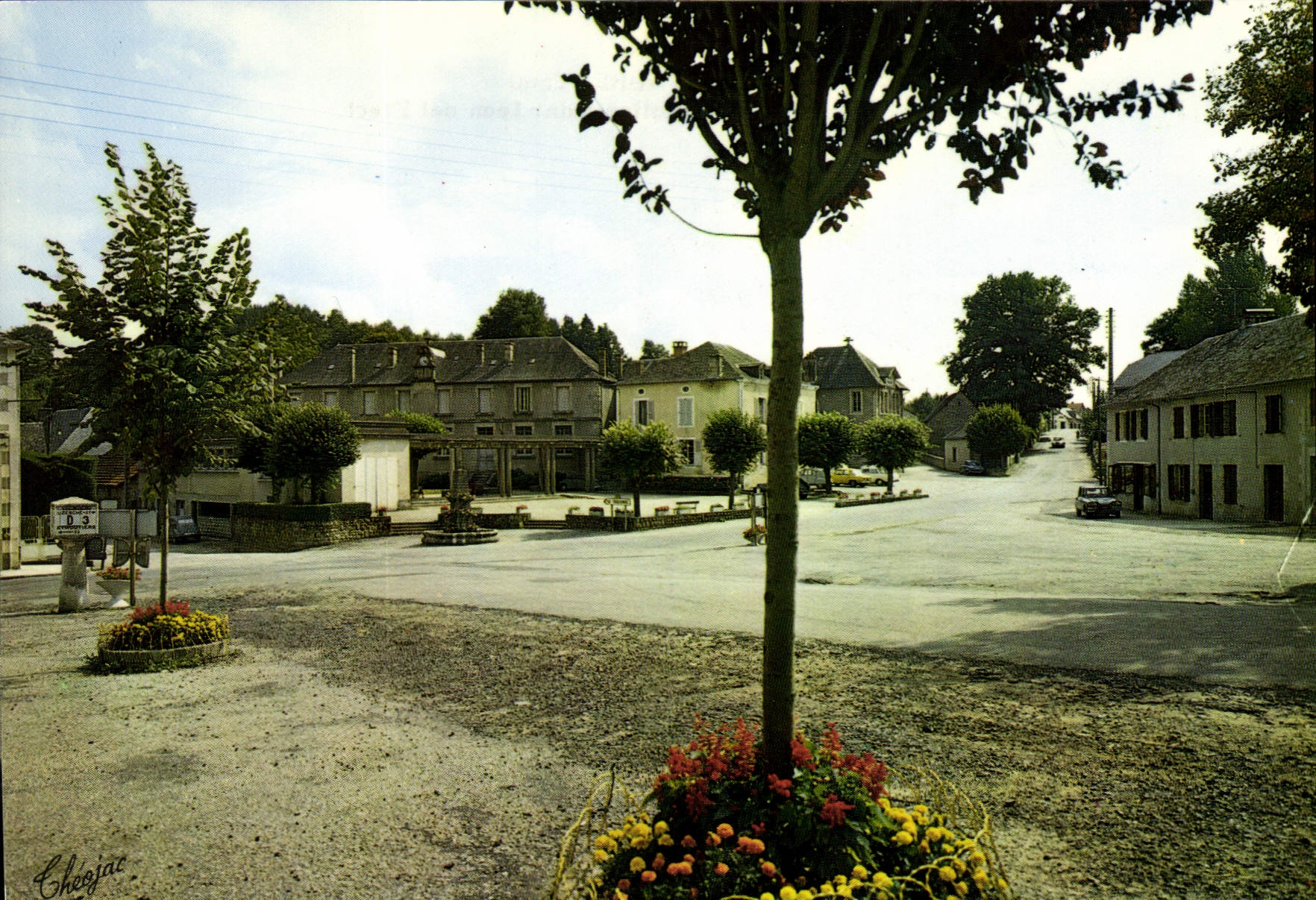 CPSM Chamberet La Place De La Mairie