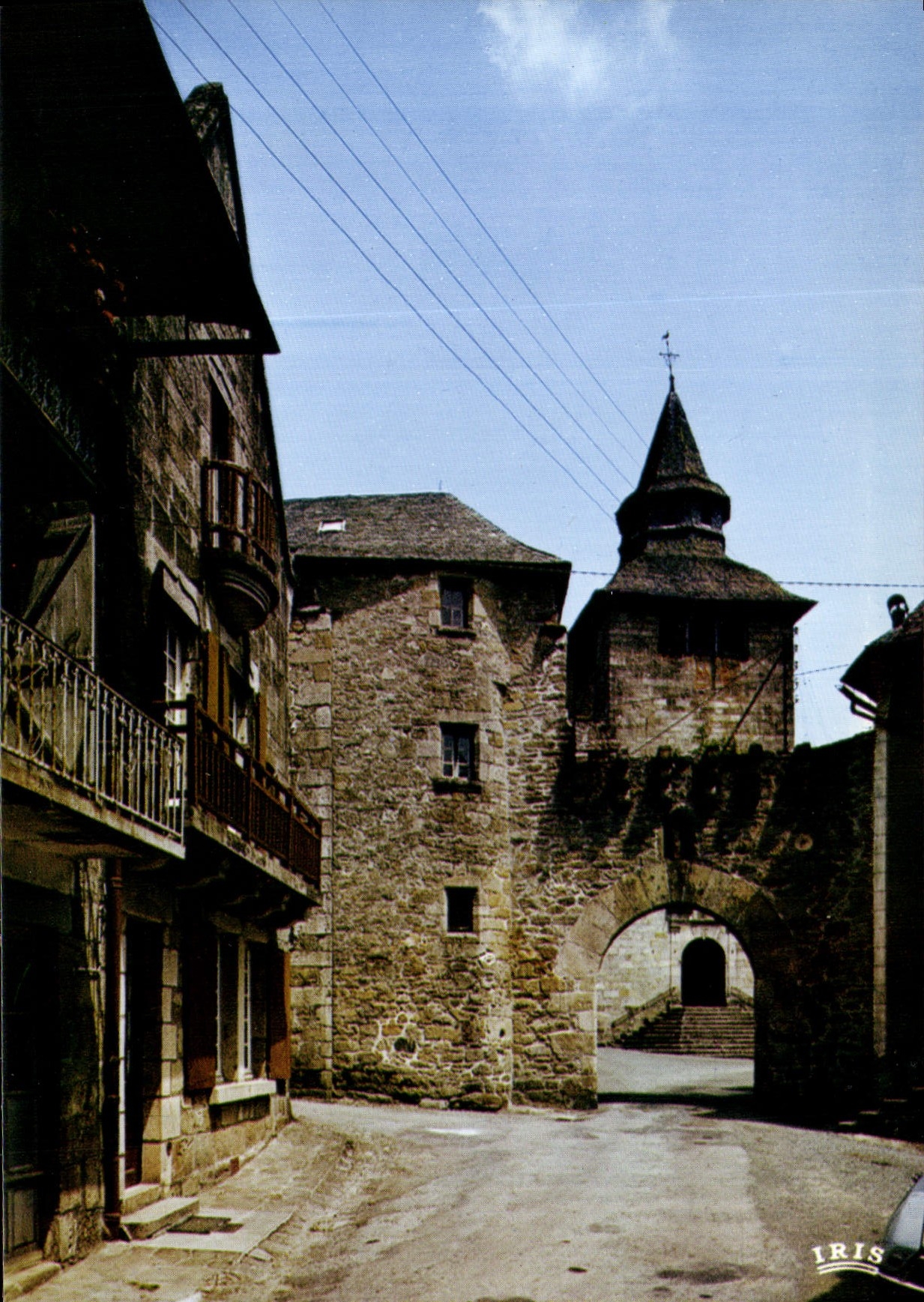CPSM Correze Vieille Porte Et I'Eglise