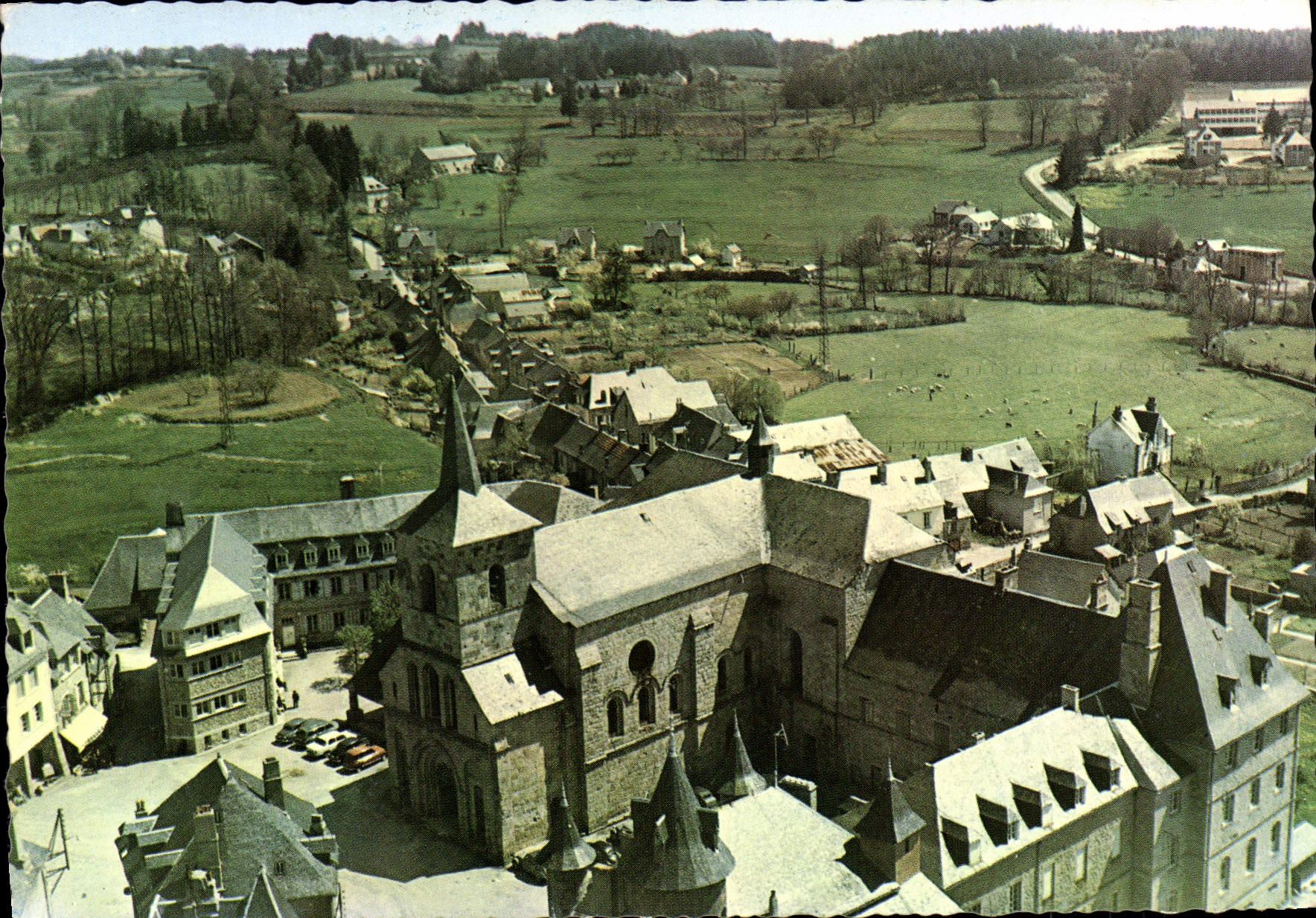 CPSM Meymac L'Ancienne Abbaye Et I'Eglise
