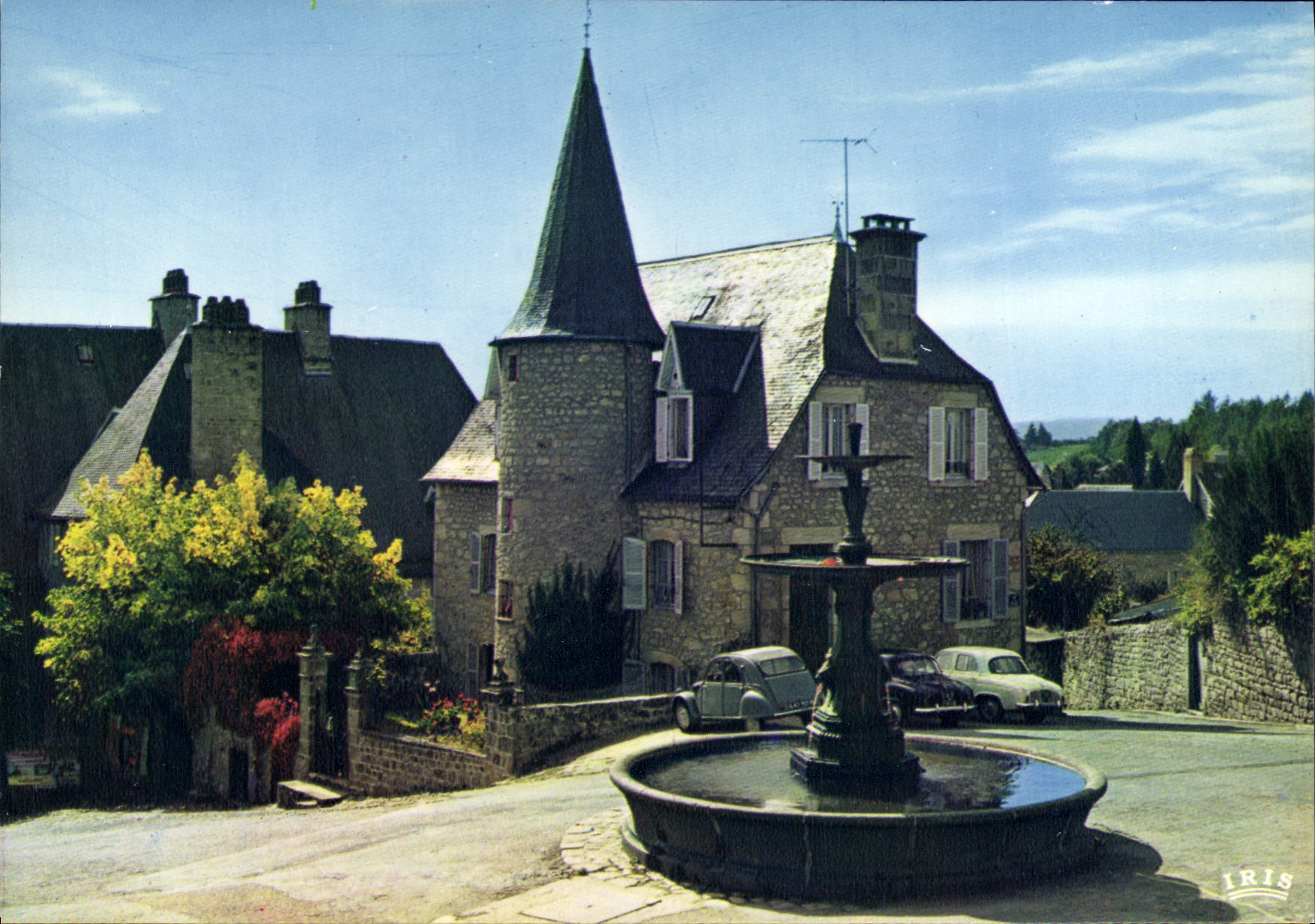 CPSM Meymac Le Place Et La Fontaine Monumentale