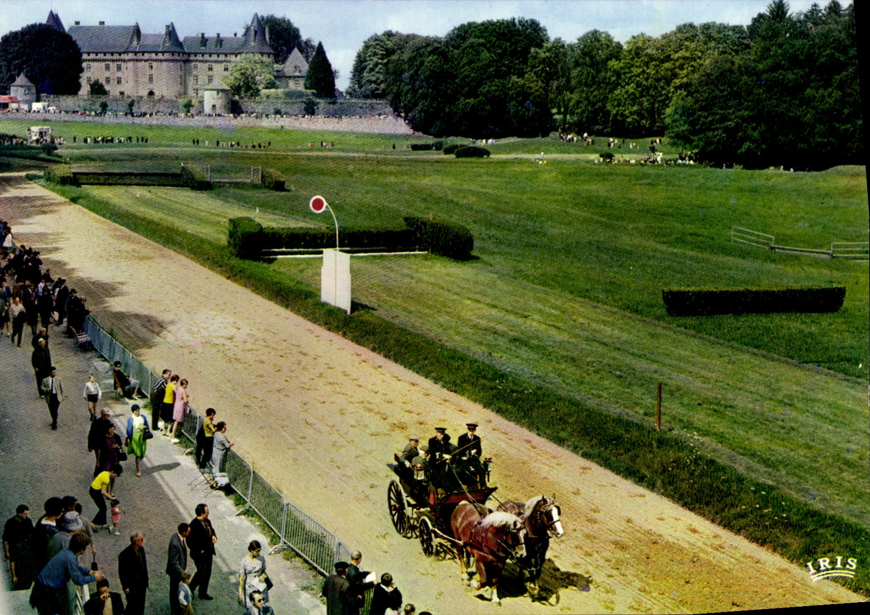 CPSM Pompadour Voiture Du Starter Tiree Par Deux Chevaux étalons haras