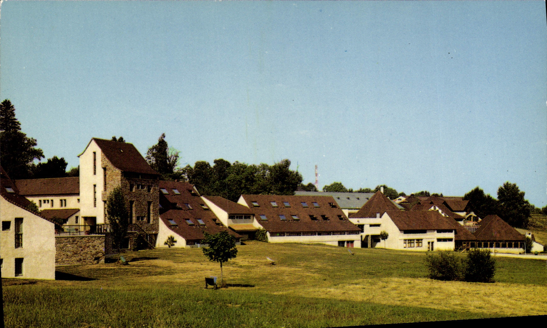 CPSM Pompadour Les Batiments Du Club Mediterranee