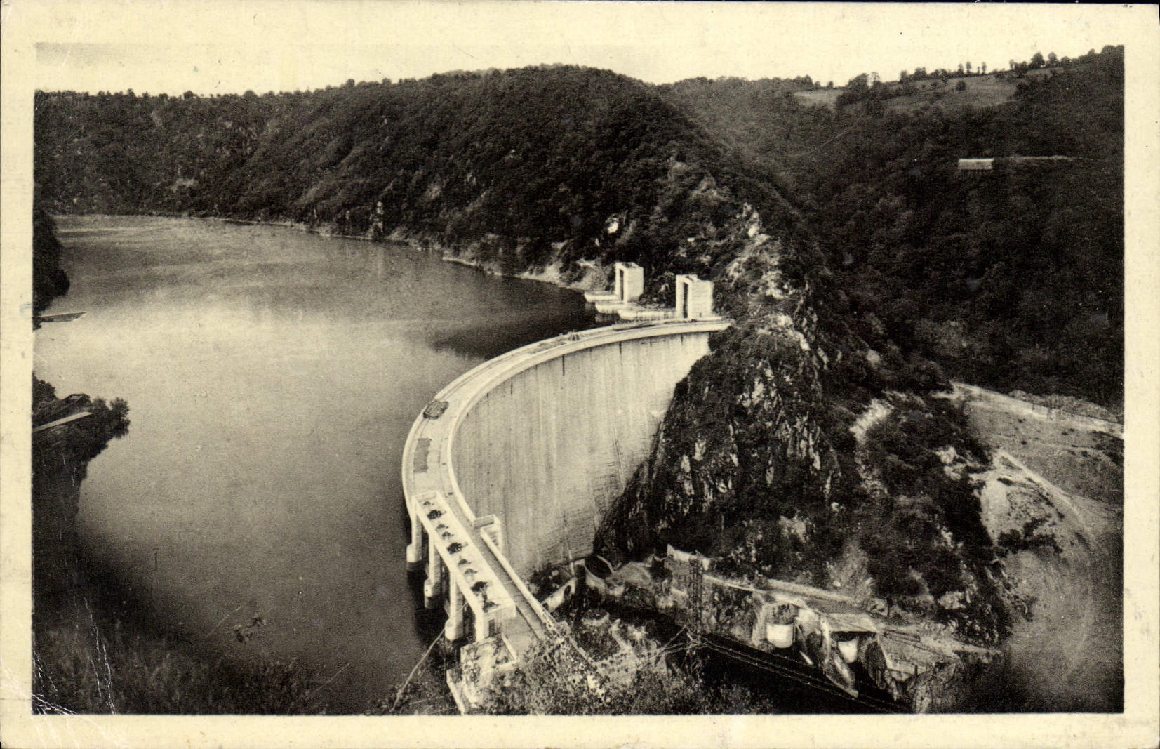 CPA Bort Les Orgues Le Barrage De Mareges