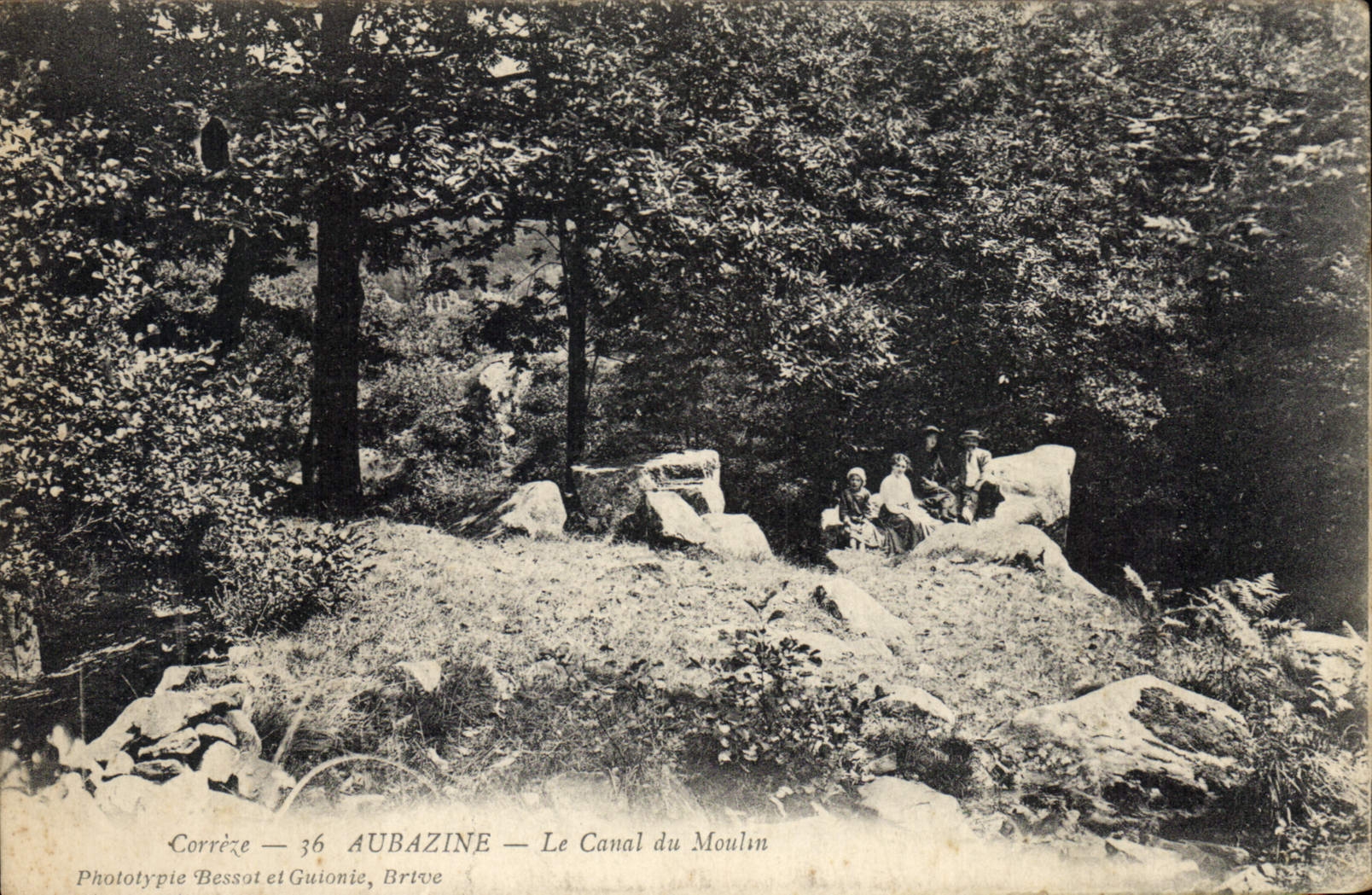 CPA Aubazine Le Canal Du Moulin