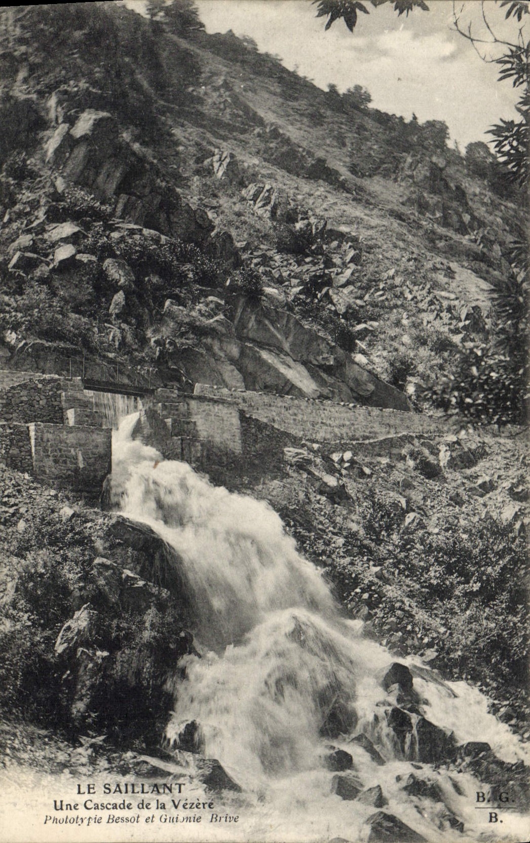 CPA Le Saillant Une Cascade De La Vezere