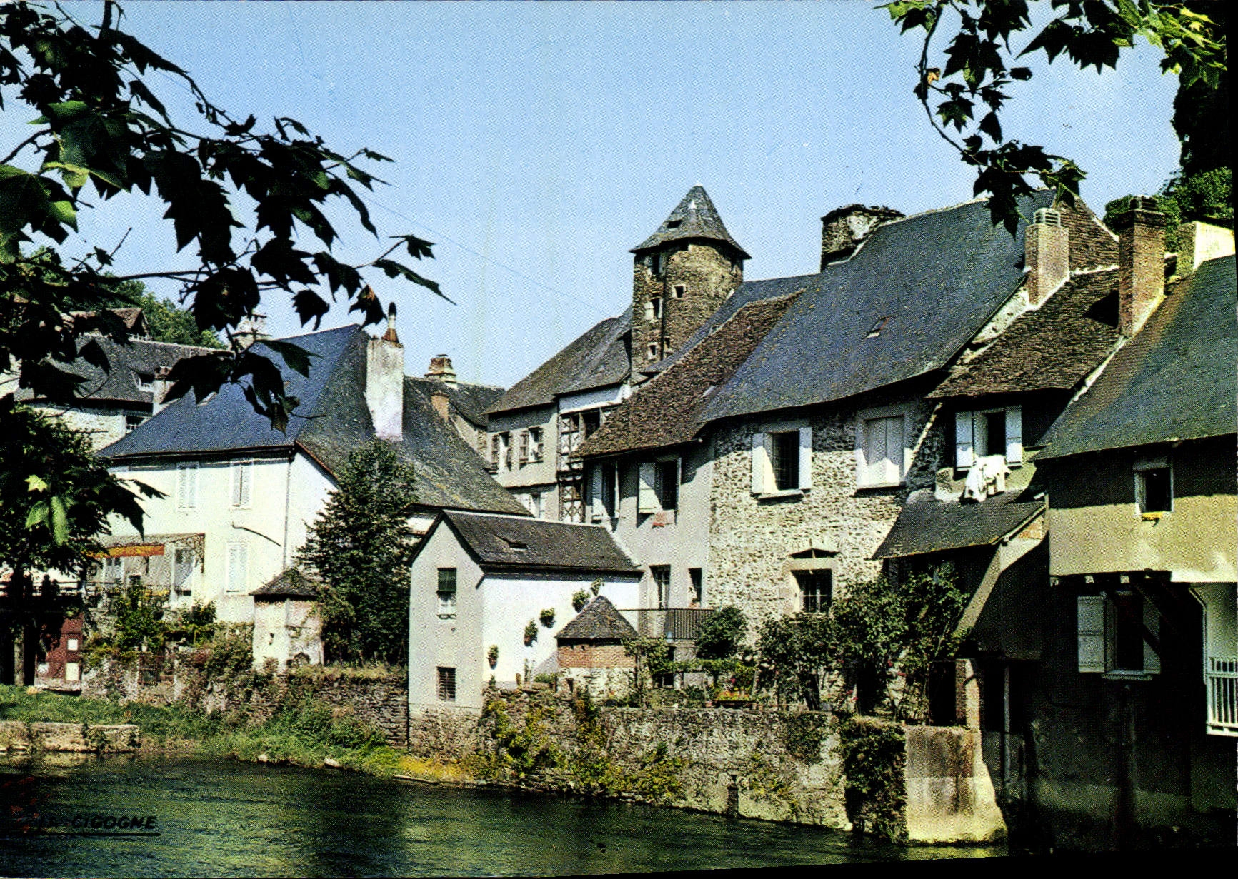 CPSM Segur Le Chateau Vieiles Maisons Au Bord De I'Auvezere