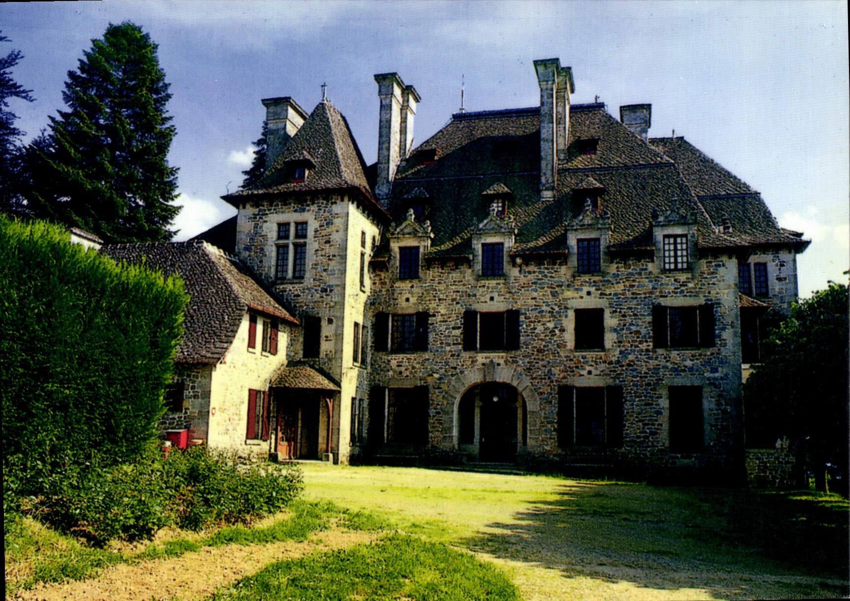 CPSM Altillac Beaulieu Le Chateau Du Doux