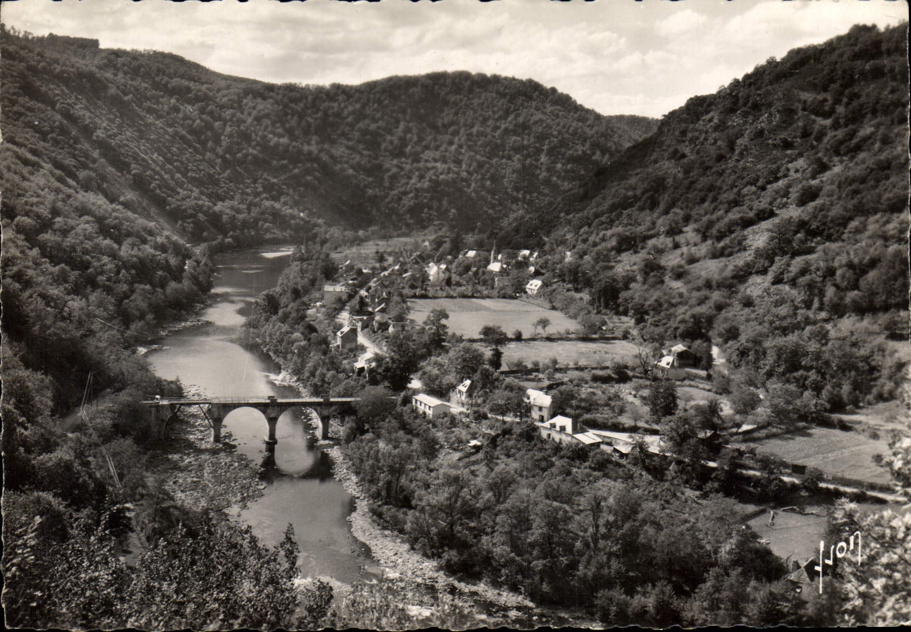 CPSM Spontour Vue Generale Et La Dordogne