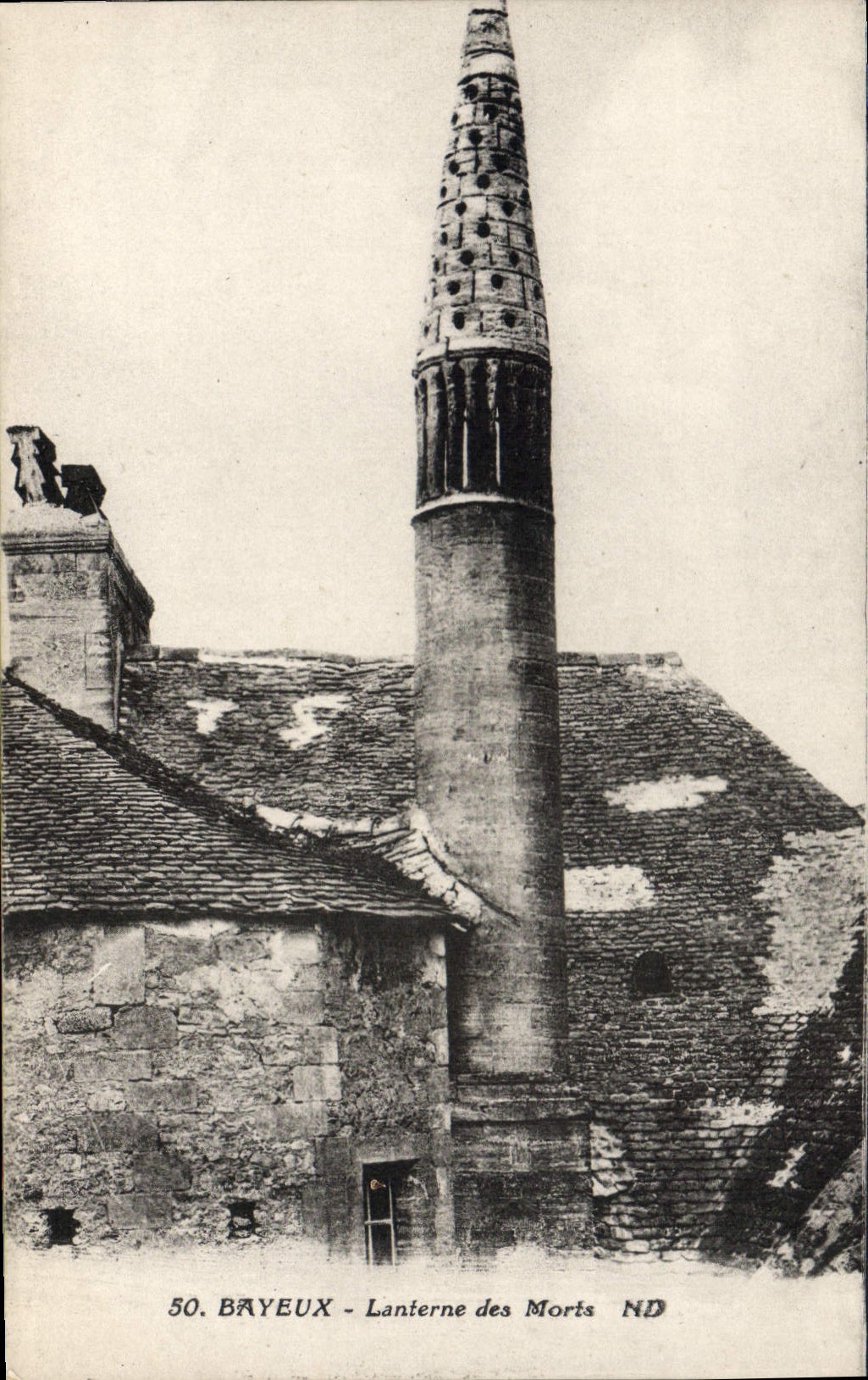 CPA Bayeux Lanterne Des Morts