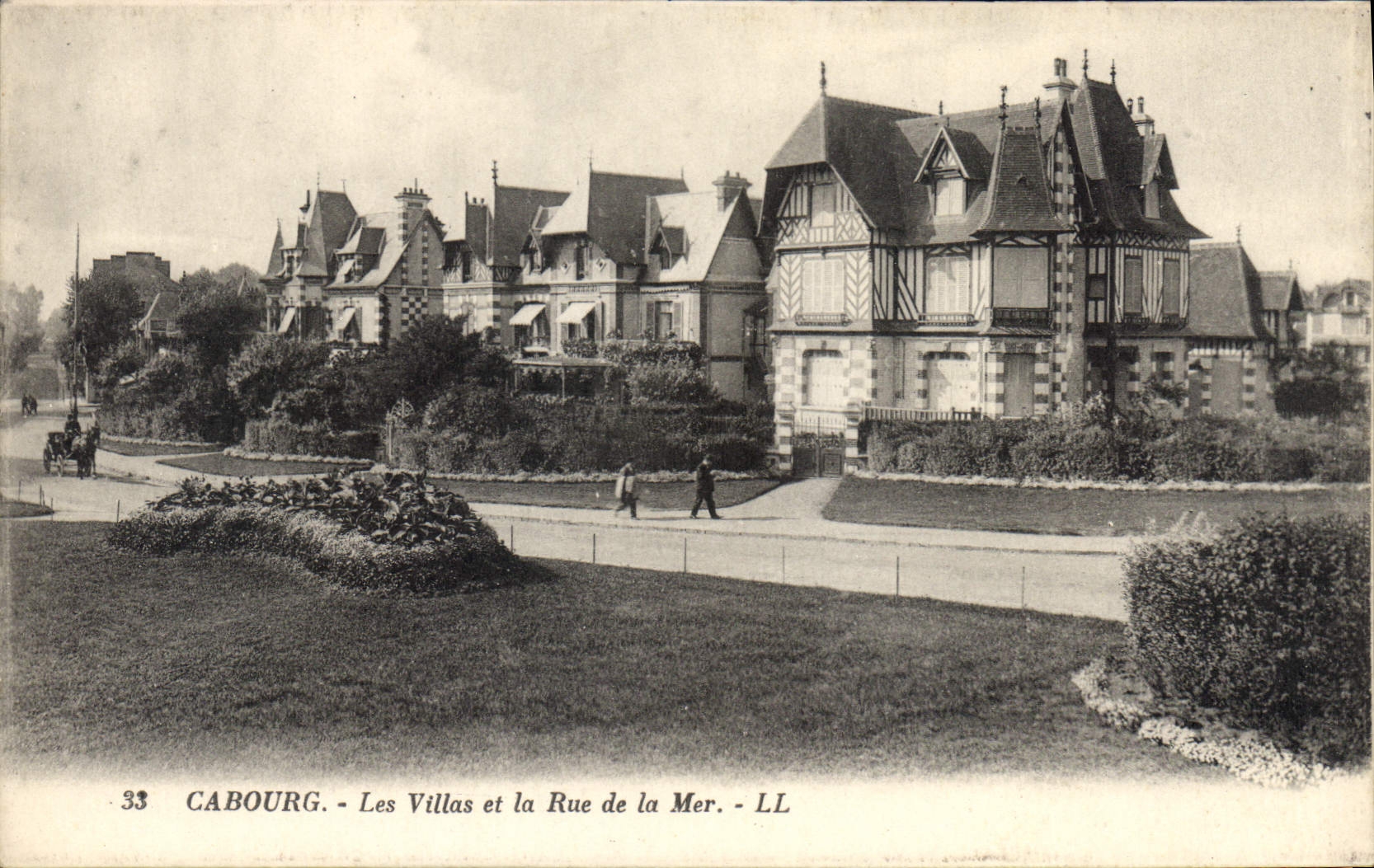CPA Cabourg Les Villas Et La Rue De La Mer