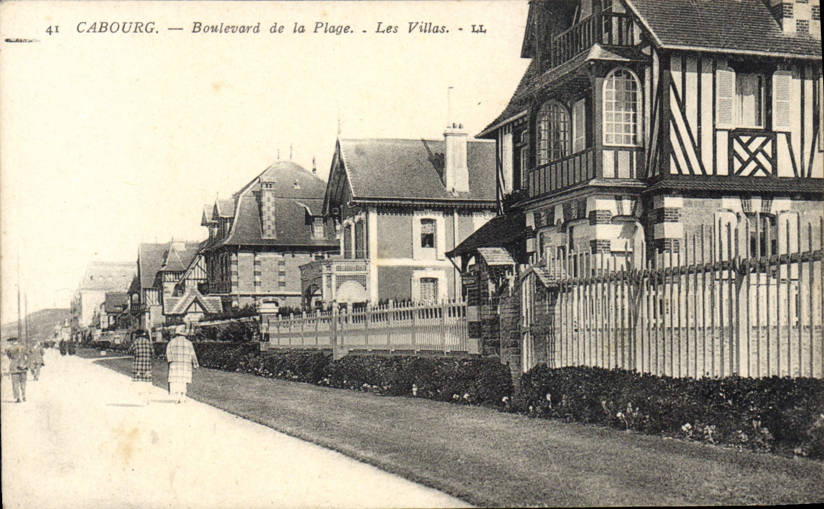 CPA Cabourg Boulevard De La Plage Les Villas