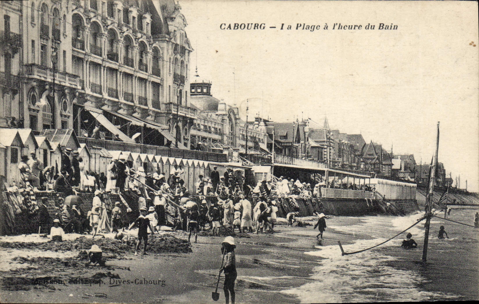 CPA Cabourg La Plage A I'Heure Du Bain