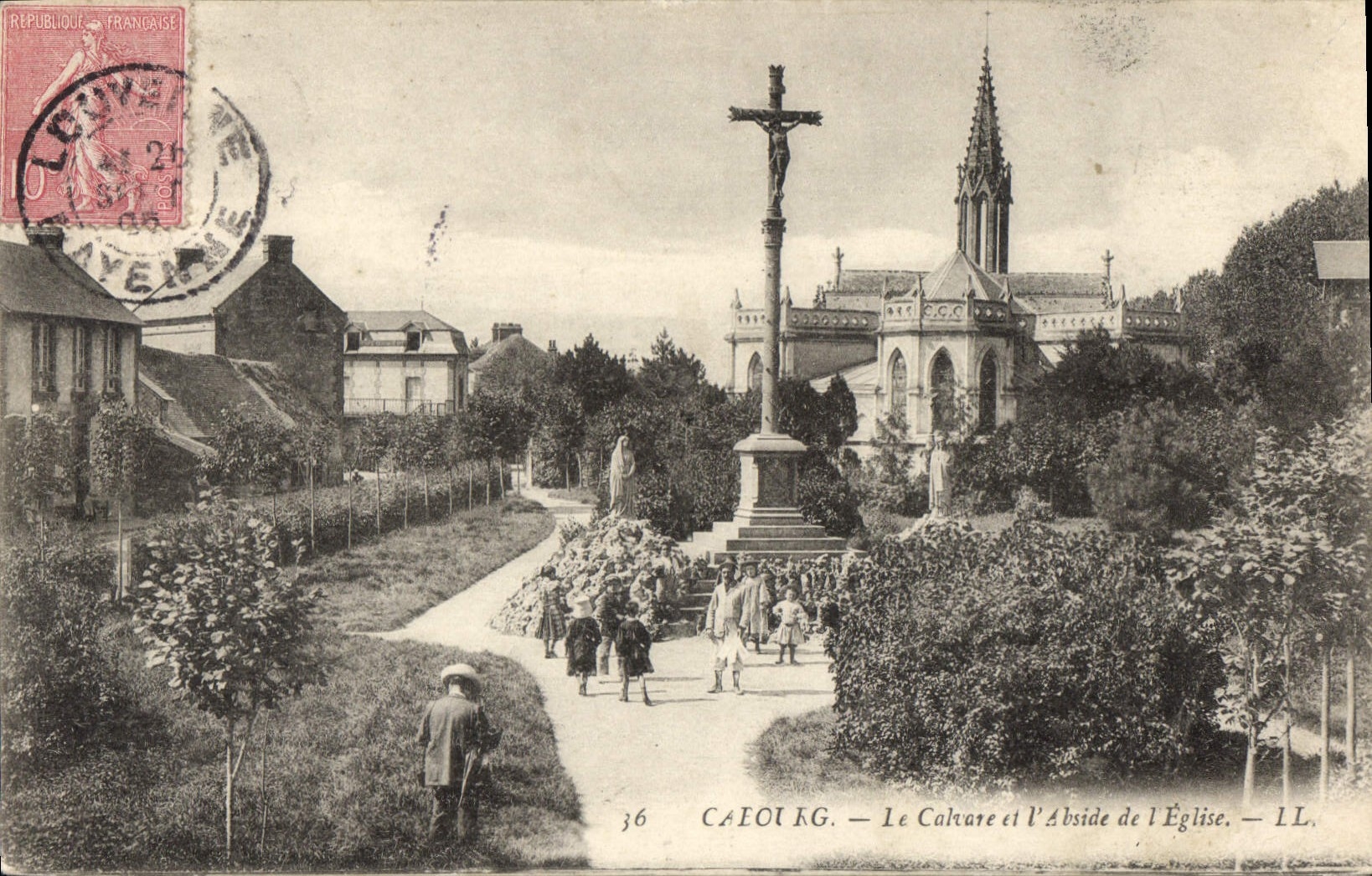 CPA Cabourg Le Calvaire Et I'Abside De I'Eglise