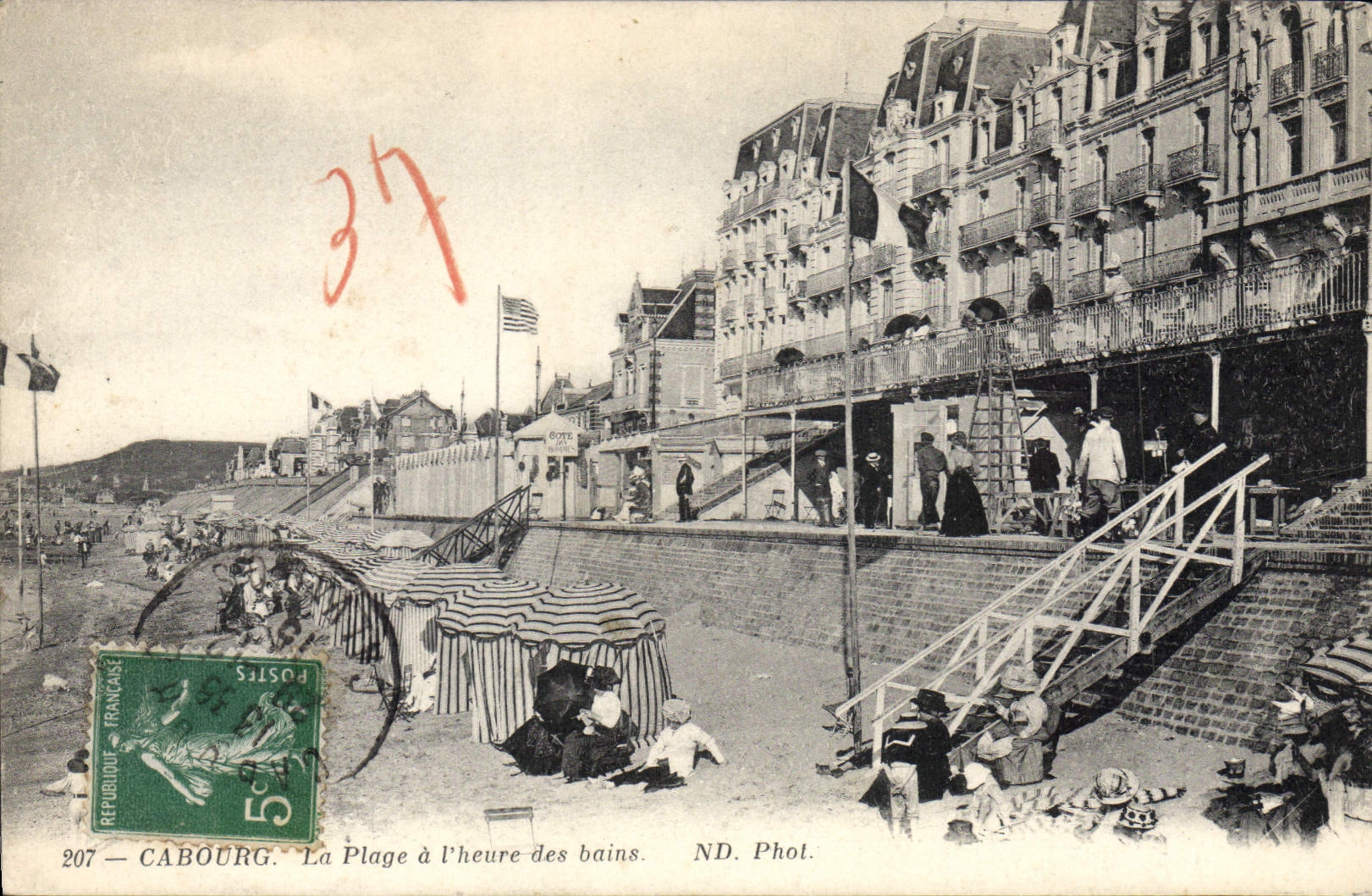 CPA Cabourg La Plage A I'Heure Des Bains
