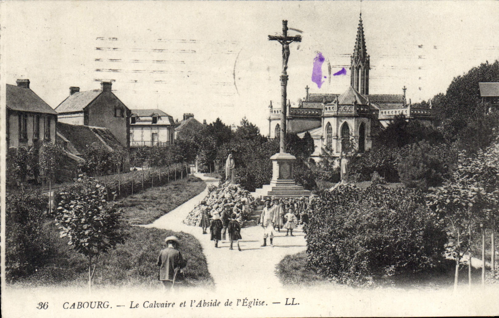 CPA Cabourg Le Calvaire Et I'Abside De I'Eglise