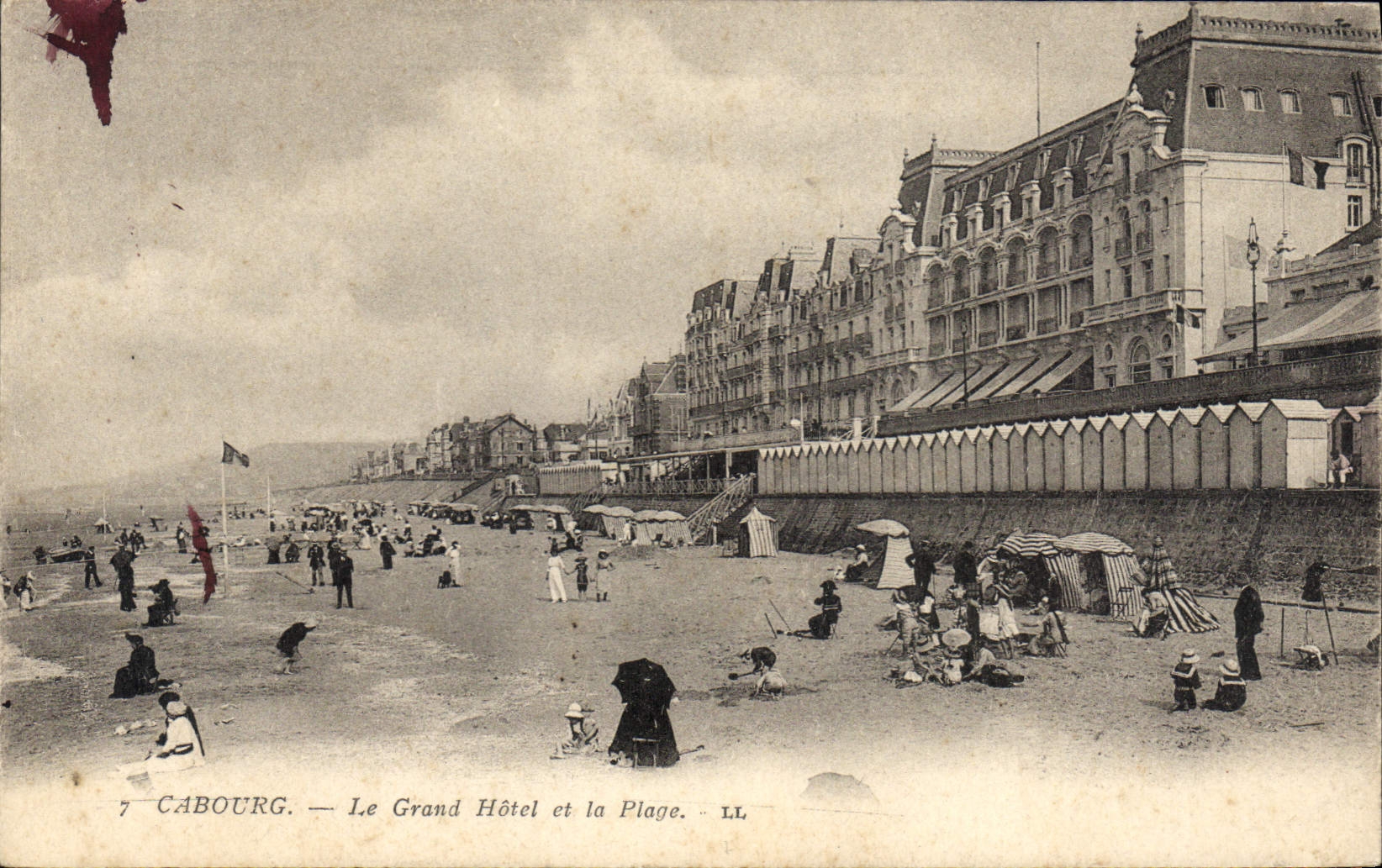 CPA Cabourg Le Grand Hotel Et La Plage