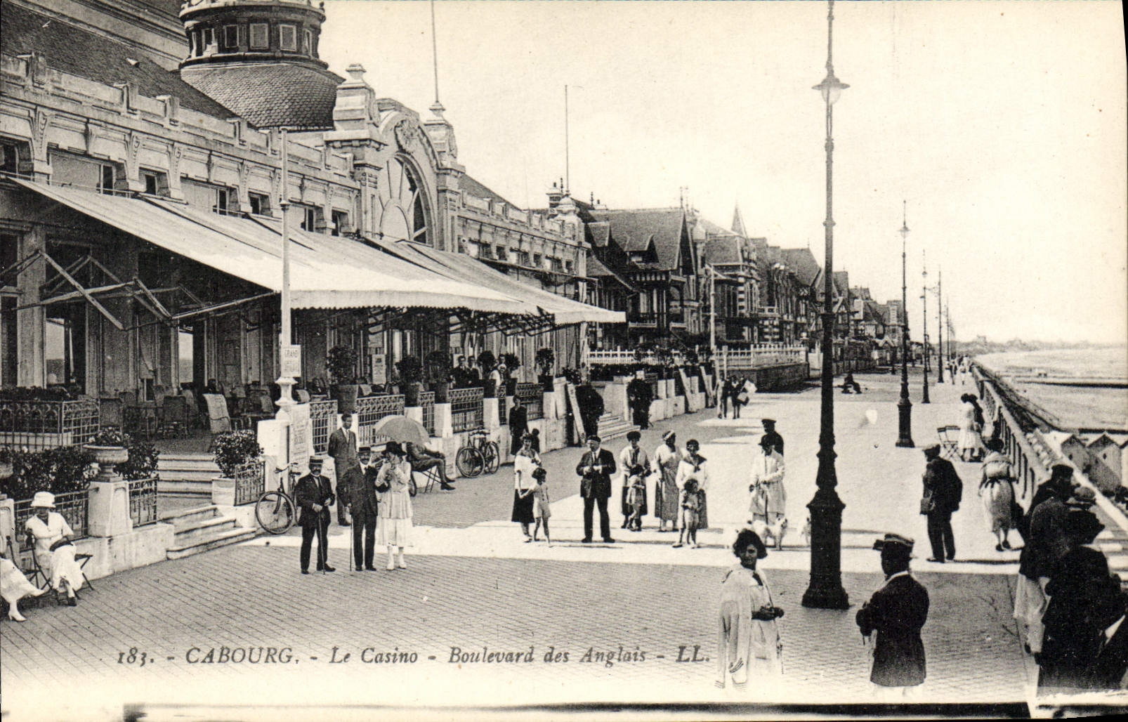 CPA Cabourg Le Casino Boulevard Des Anglais