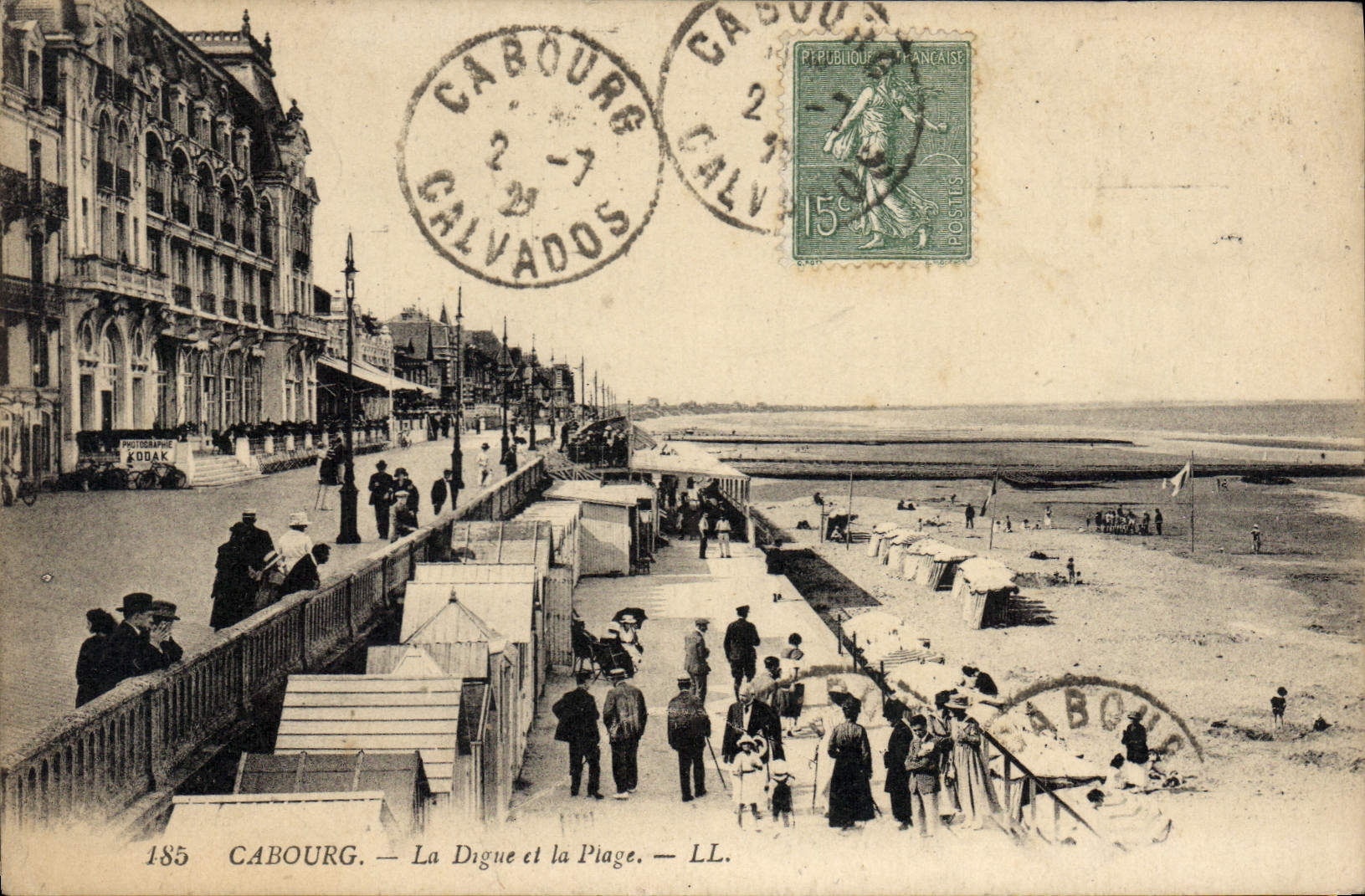 CPA Cabourg La Digue Et La Plage