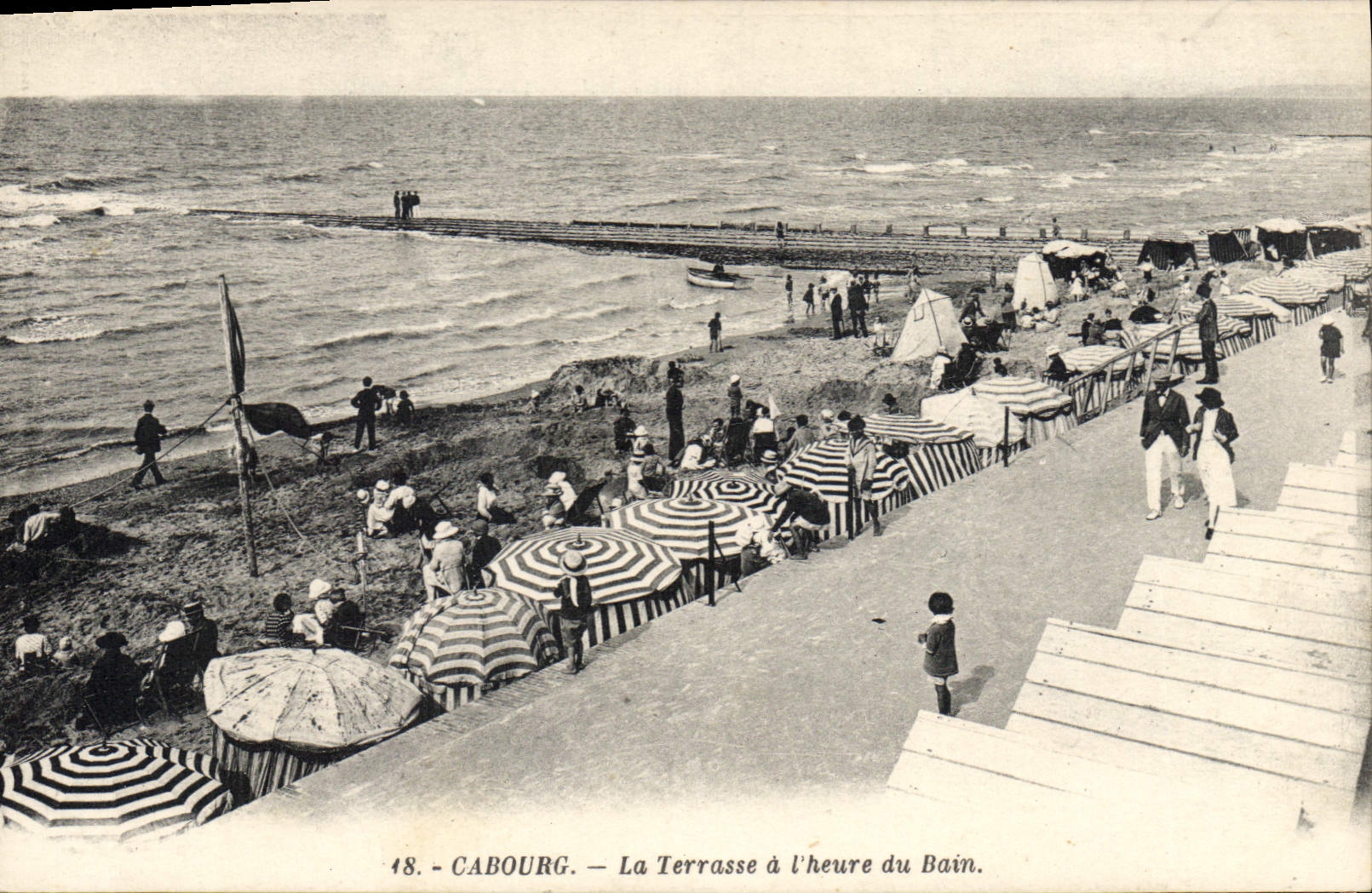 CPA Cabourg La Terrasse A I'Heure Du Bain