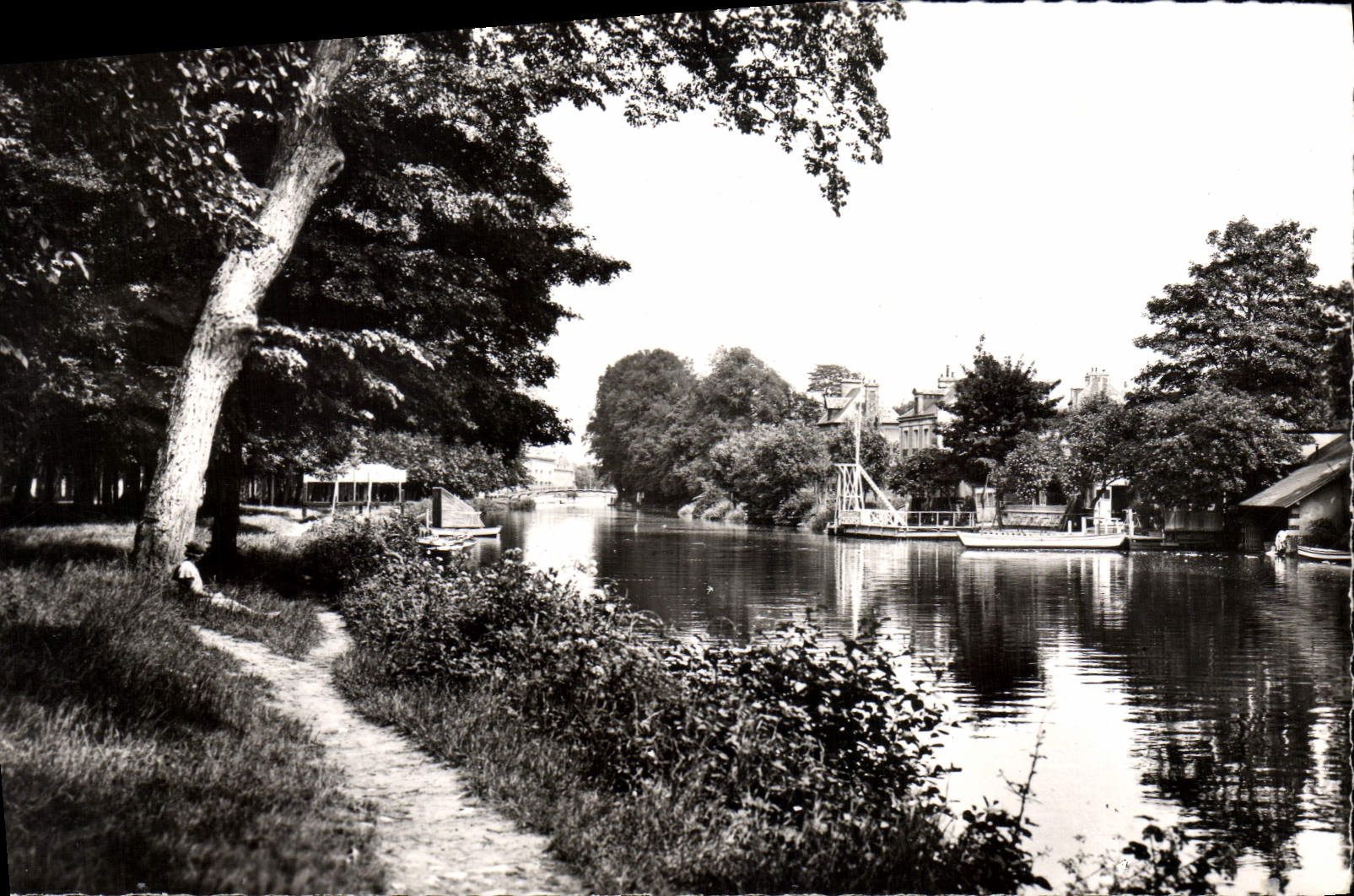CPA Caen Les Bords De I'Orne