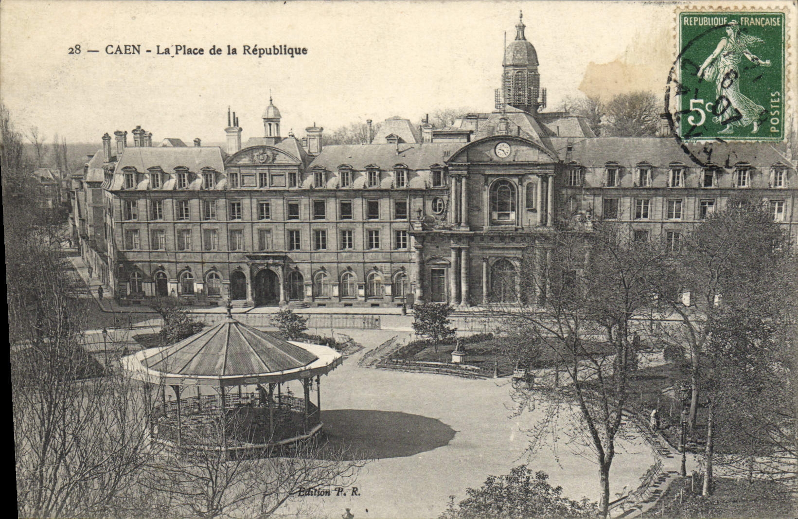 CPA Caen La Place De La Republique