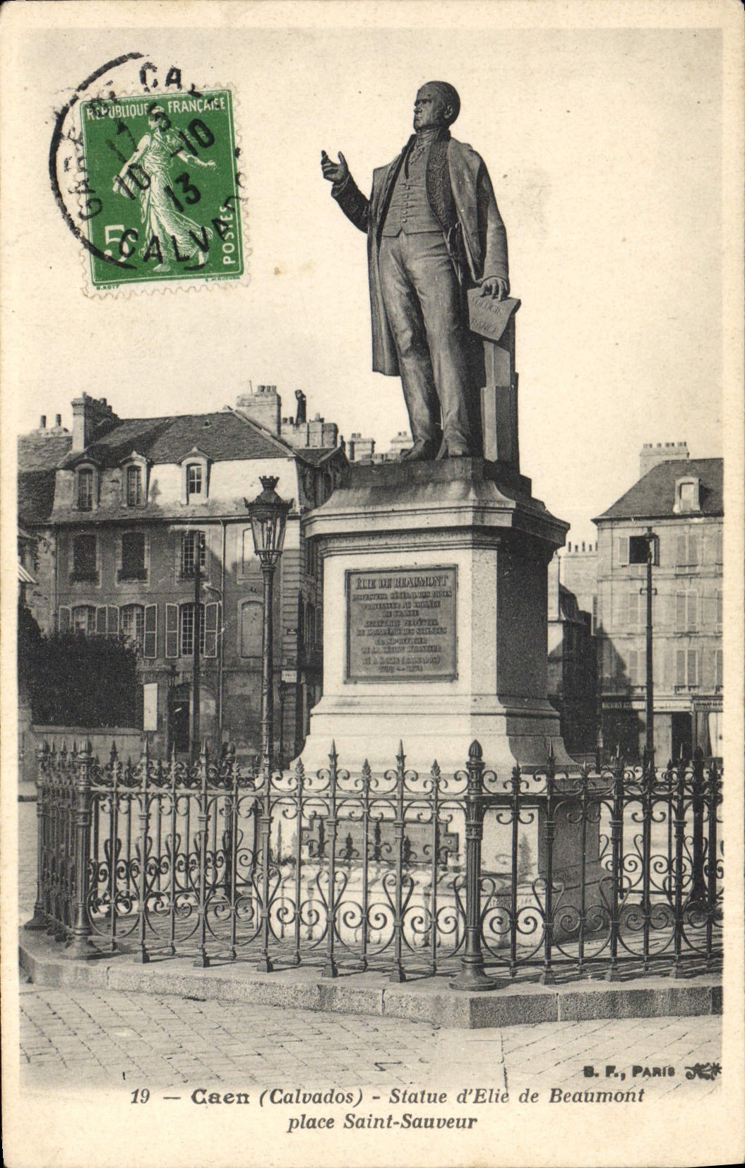 CPA Caen Statue D'Elie De Beaumont Place Saint Sauveur