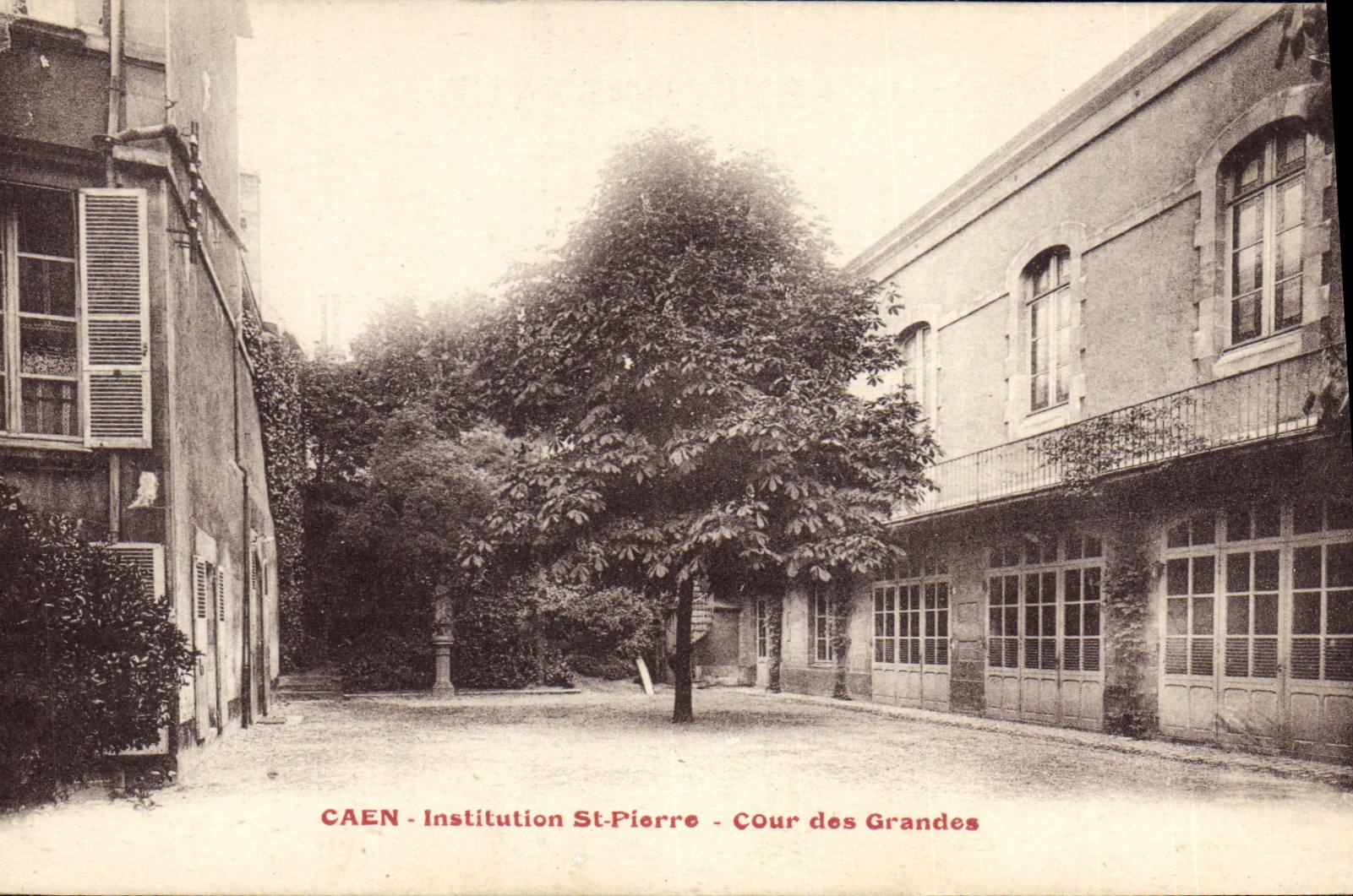 CPA Caen Institution St Pierre Cour Des Grandes
