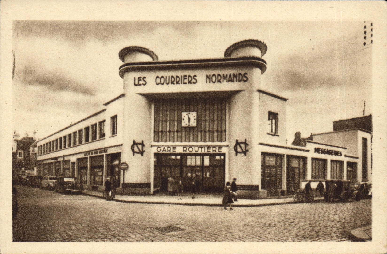 CPA Caen La Gare routiere