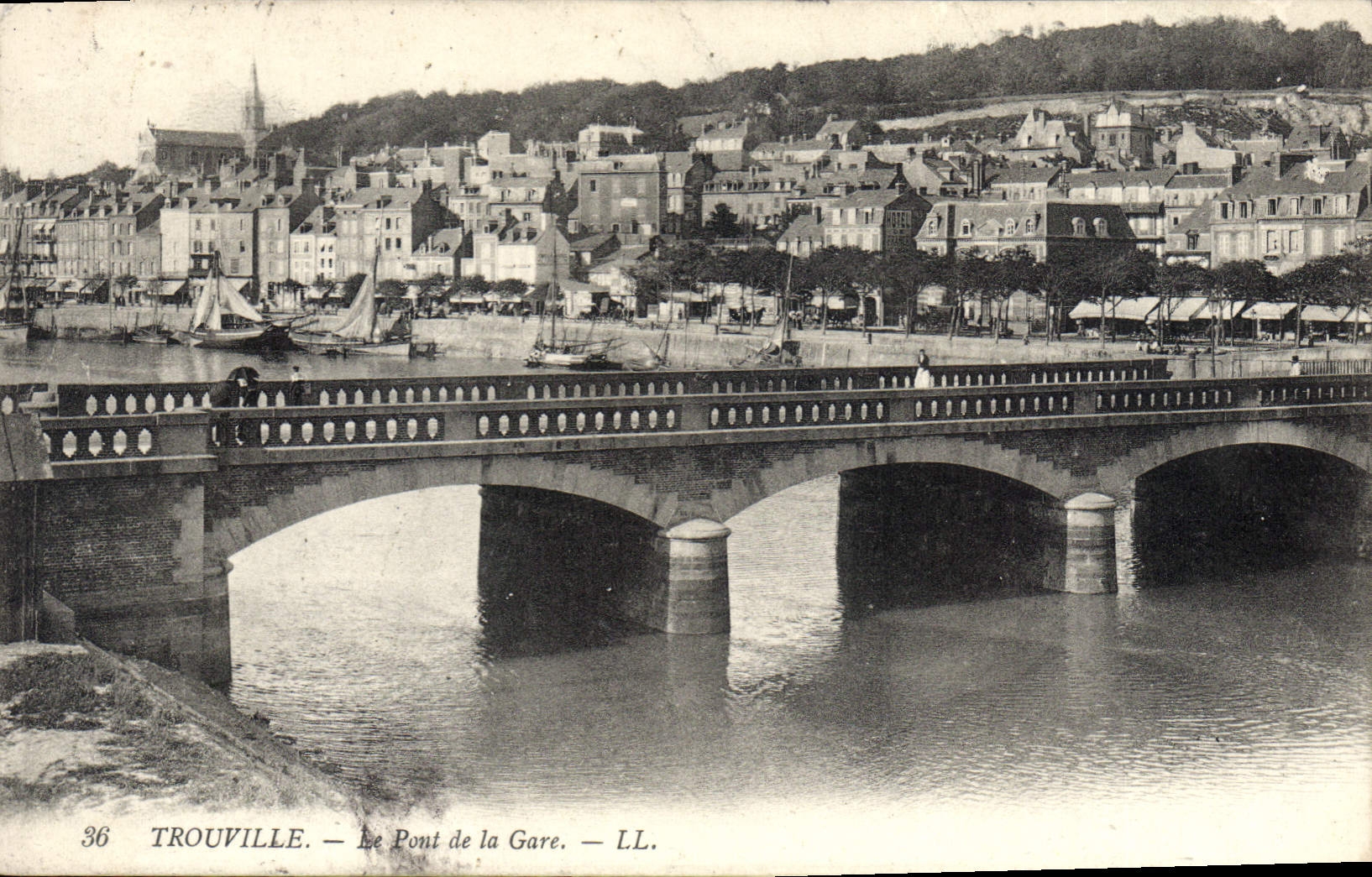 CPA Trouville Le Pont De La Gare