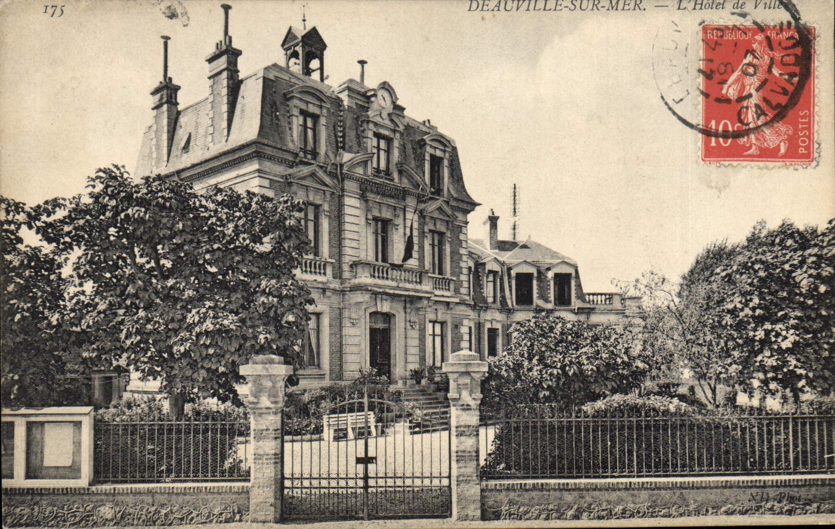 CPA Deauville Sur Mer L'Hotel De Ville