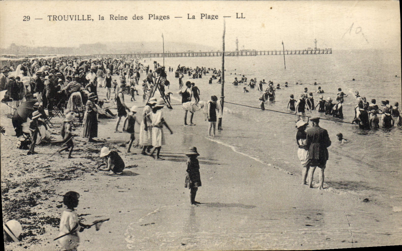 CPA Trouville La Reine Des Plages La Plage