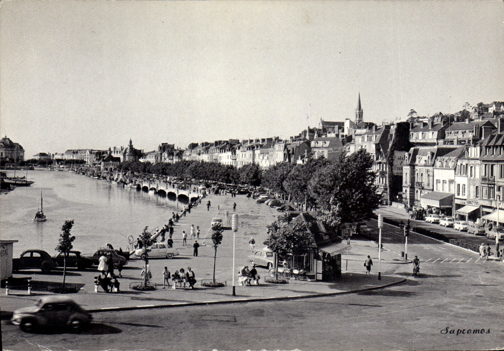 CPSM Deauville Le Boulevard Moureaux