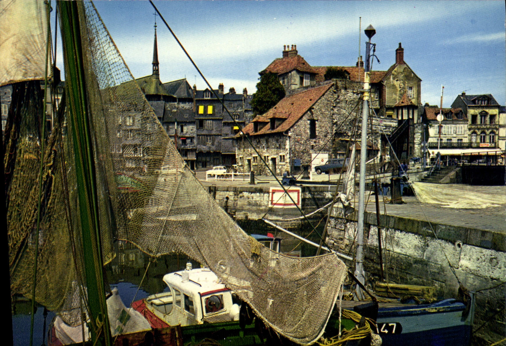 CPSM Honfleur La Lieutenance Et Les Bateaux De Peche