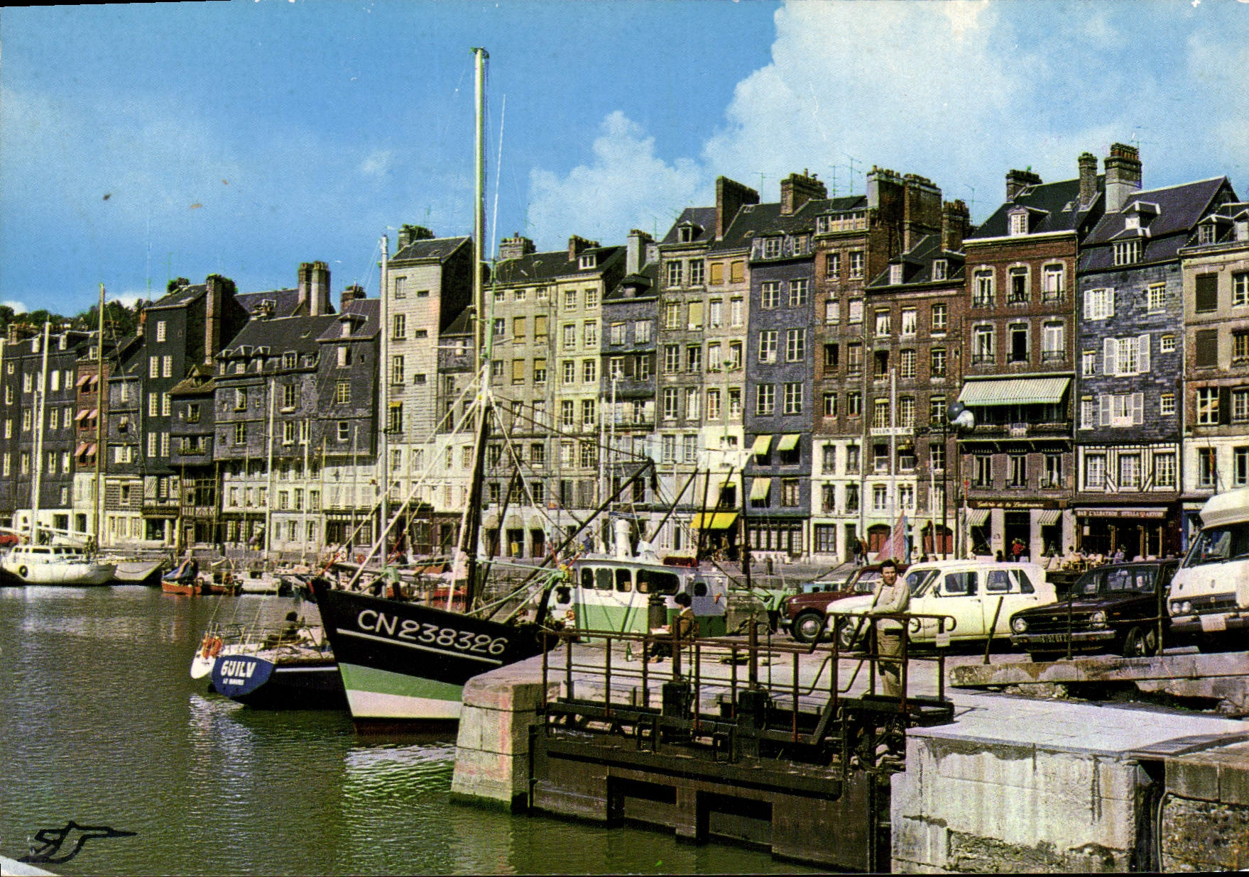 CPSM Honfleur Les Pittoresques Facades Du Quai Ste Catherine