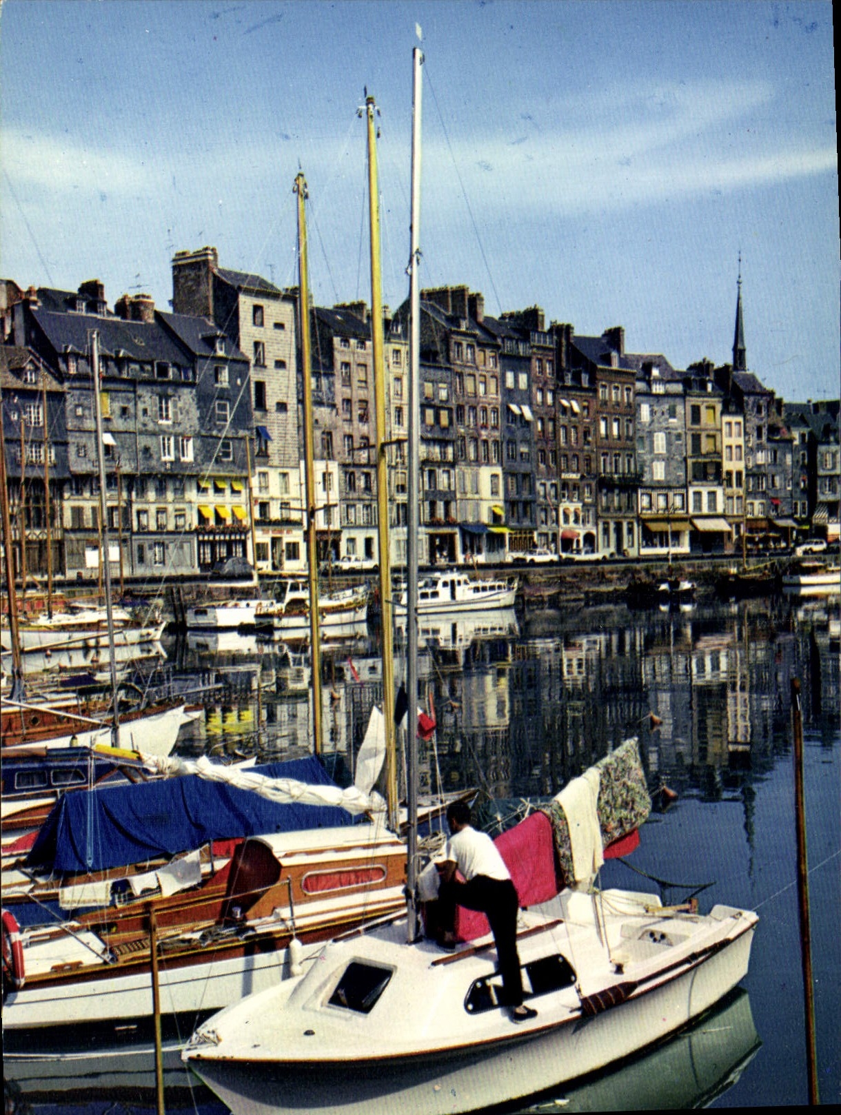 CPSM Honfleur Le Bassin Et Les Voiliers