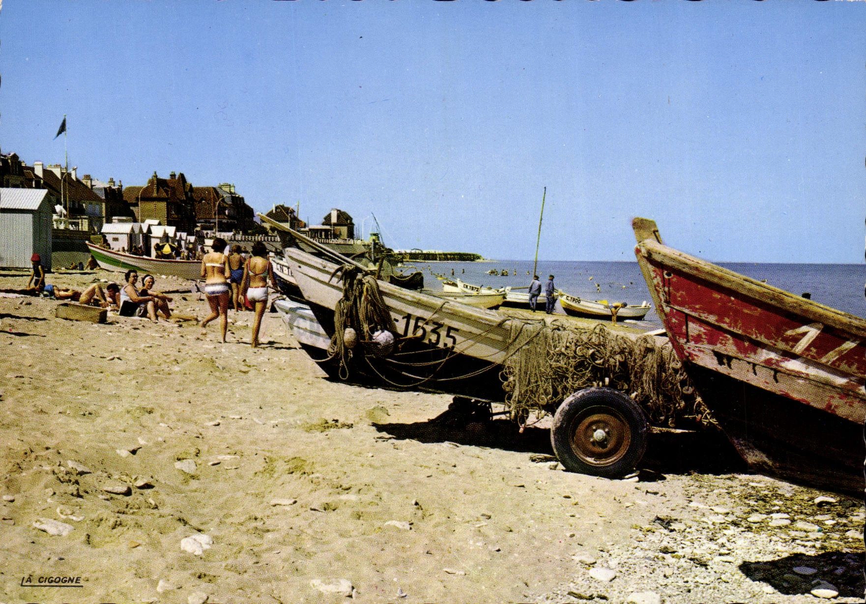 CPSM Lion Sur Mer Sa Plage Pittoresque Avec Les Bateaux