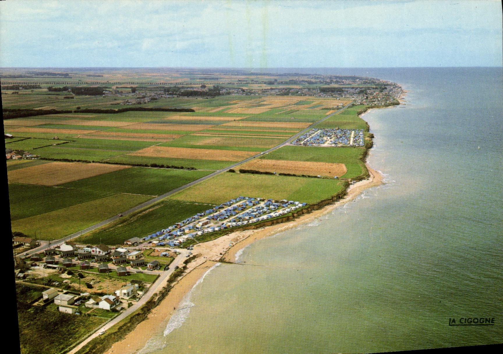 CPSM Lion Sur Mer En Avion Sur Le Camping Des Roches