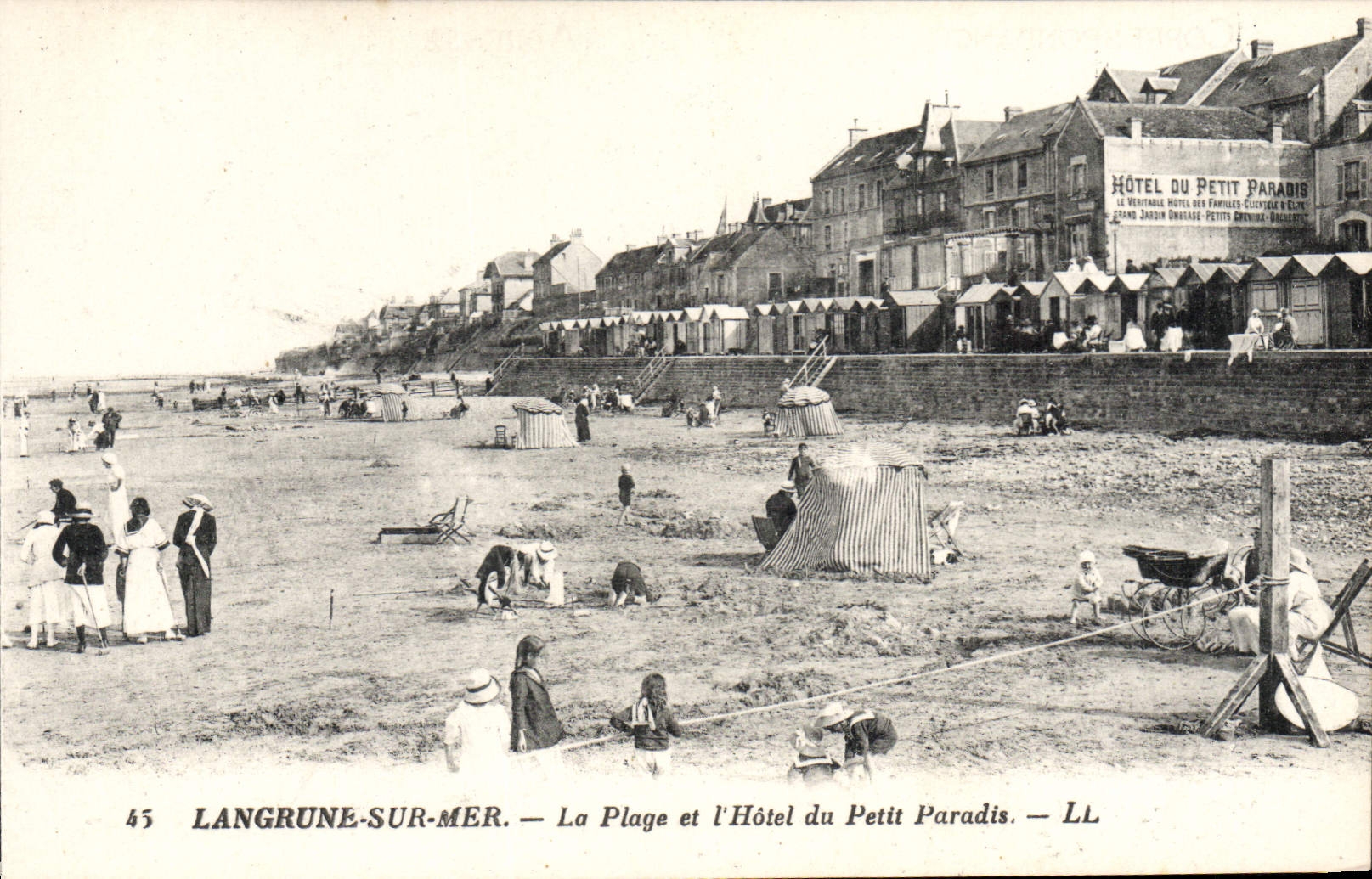 CPA Langrune Sur Mer La Plage Et I'Hotel Du Petit Paradis