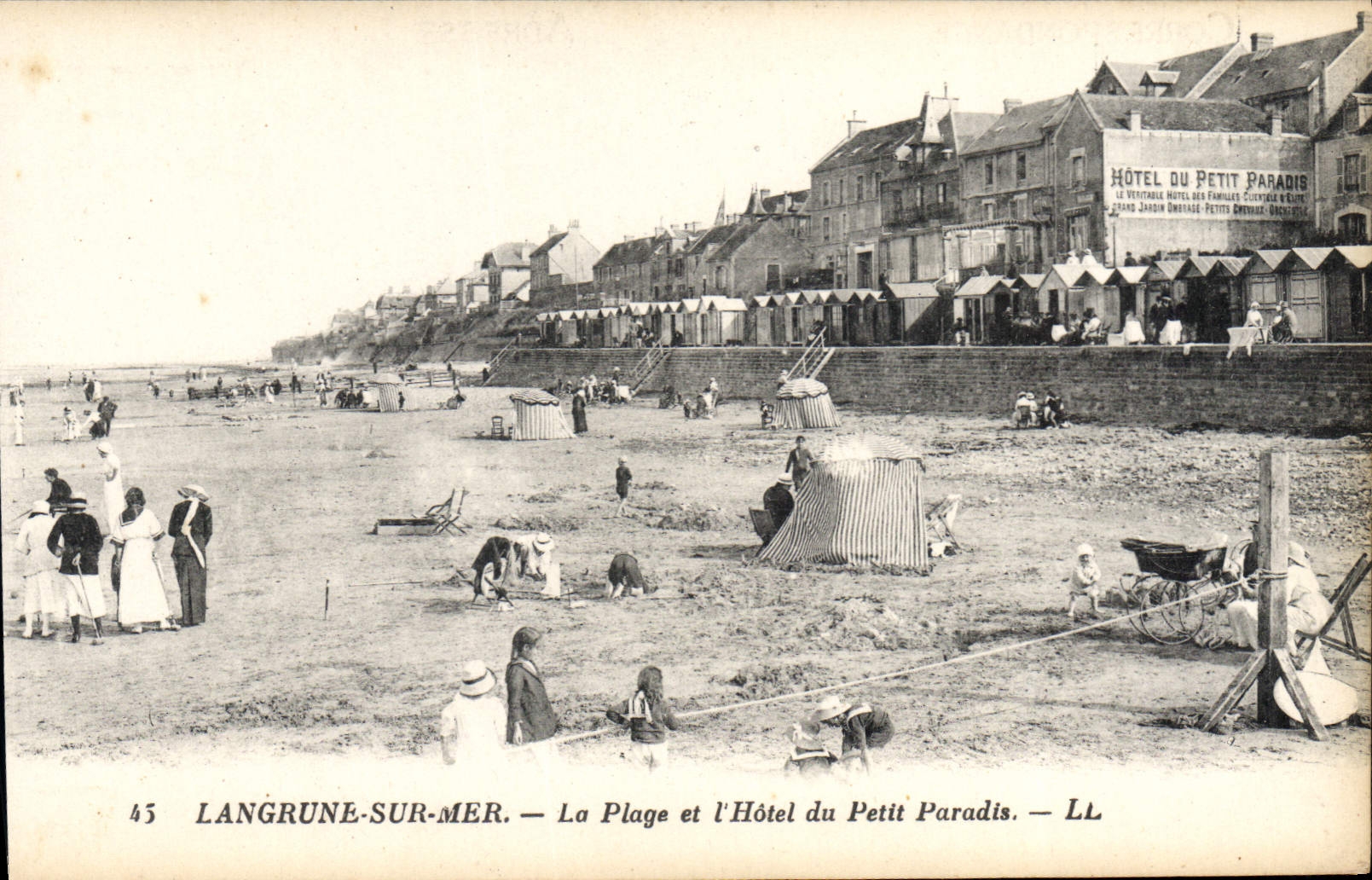 CPA Langrune Sur Mer La Plage Et I'Hotel Du Petit Paradis