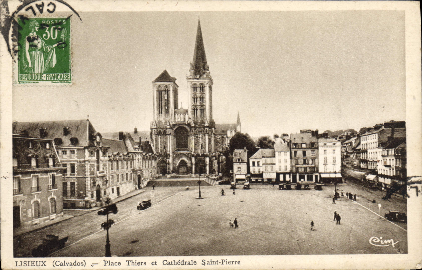CPA Lisieux Place Thiers Et Cathedrale Saint Pierre