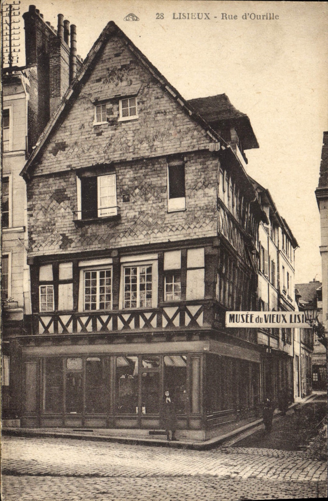 CPA Lisieux Rue D'Ourille