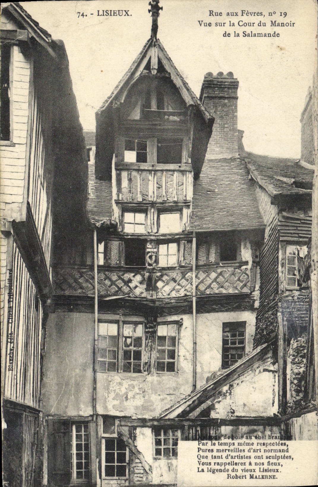 CPA Lisieux Rue Aux Fevres Vue Sur La Cour du manoir de la salamande salamandre