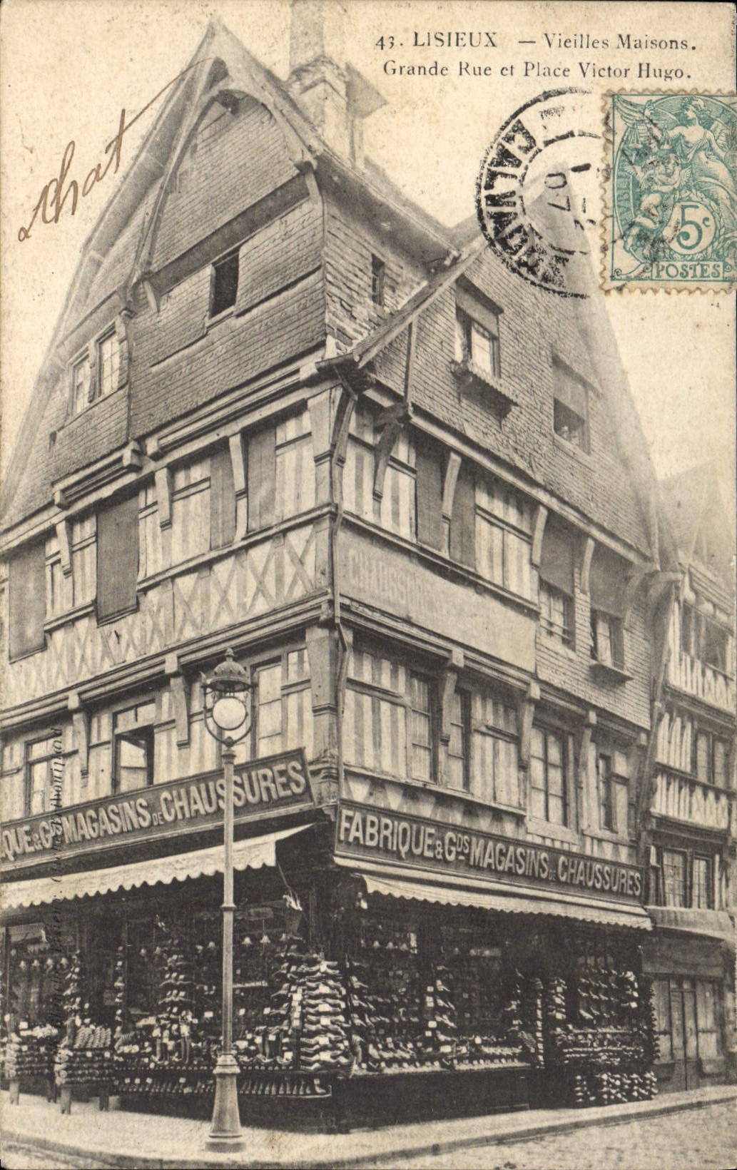 CPA Lisieux Vieilles Maisons Grande Rue Et Place Victor Hugo