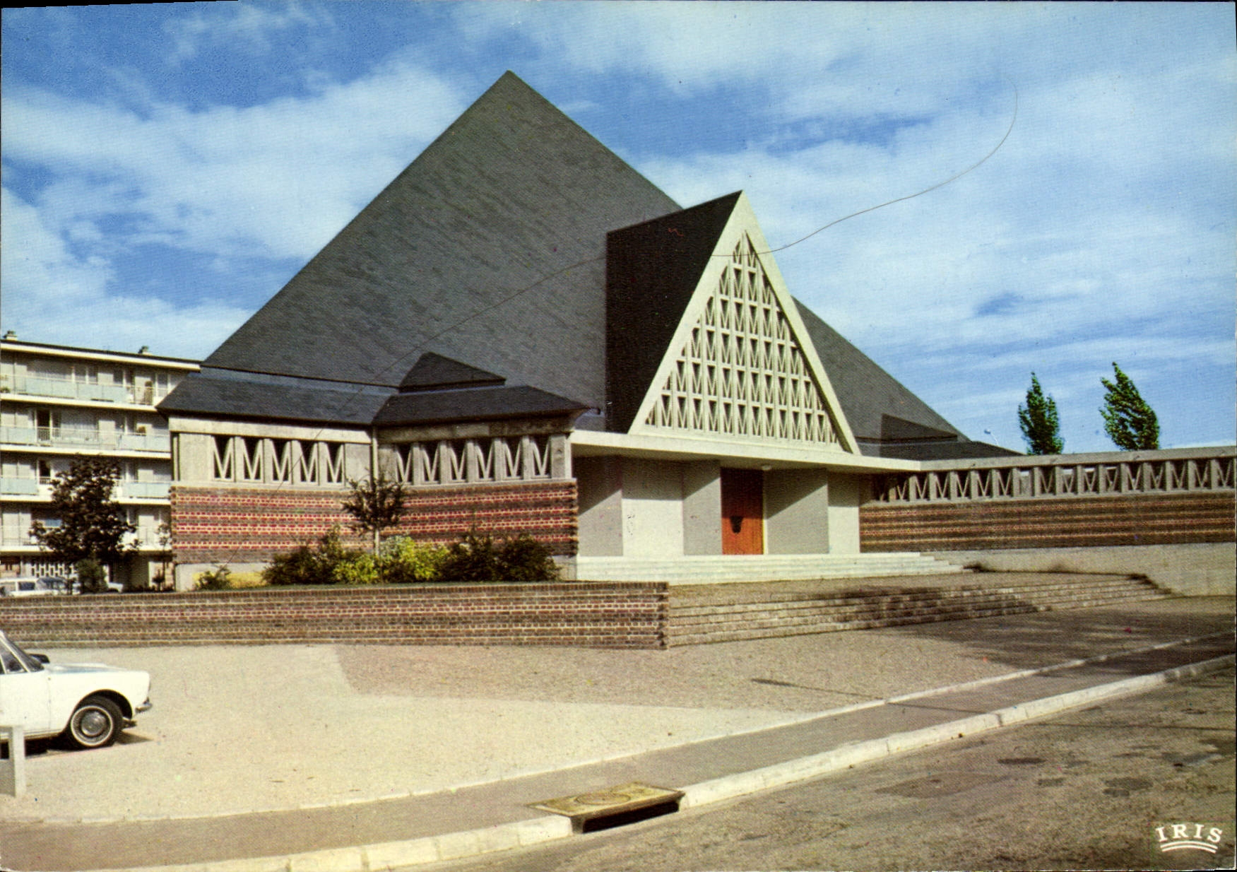CPSM Lisieux Eglise Hauteville