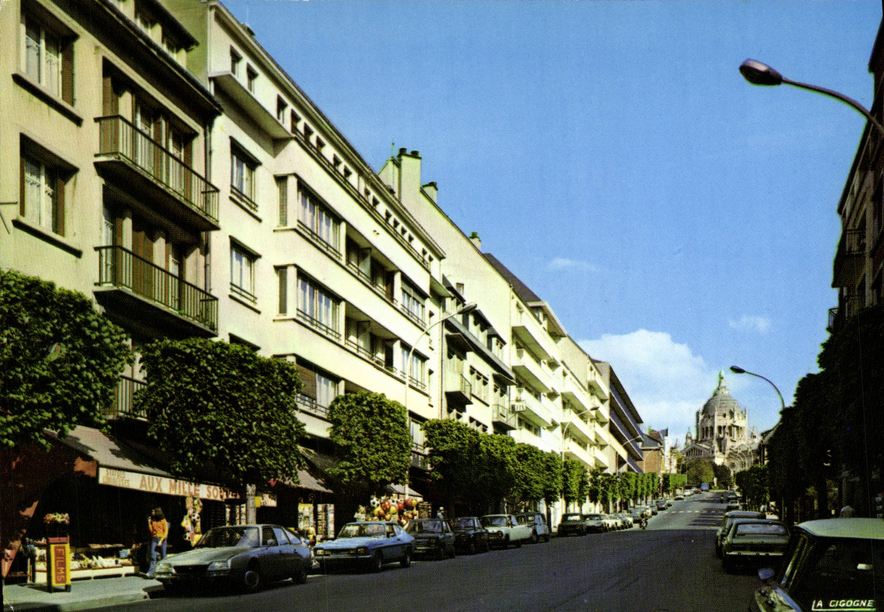 CPSM Lisieux L'Avenue Sainte Therese citroën CX