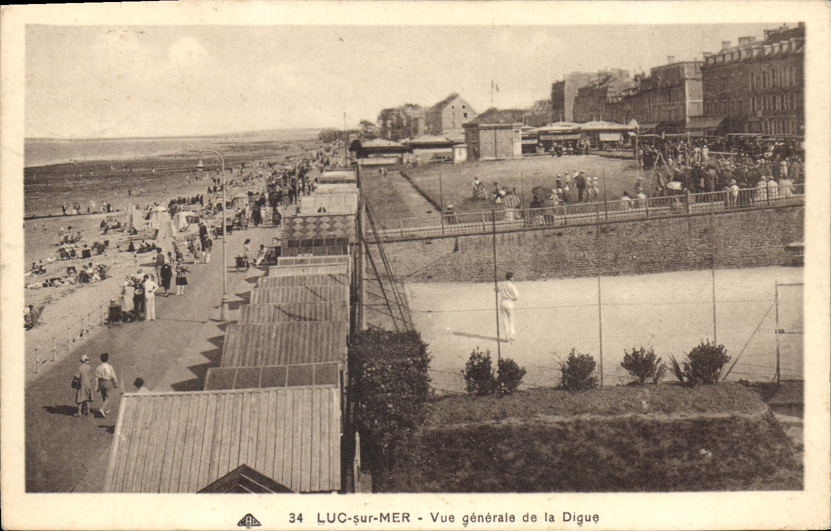 CPA Luc Sur Mer Vue Generale De La Digue