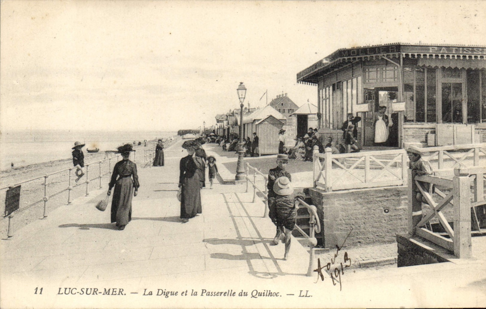 CPA Luc Sur Mer La Digue Et La Passerelle Du Quilhoc
